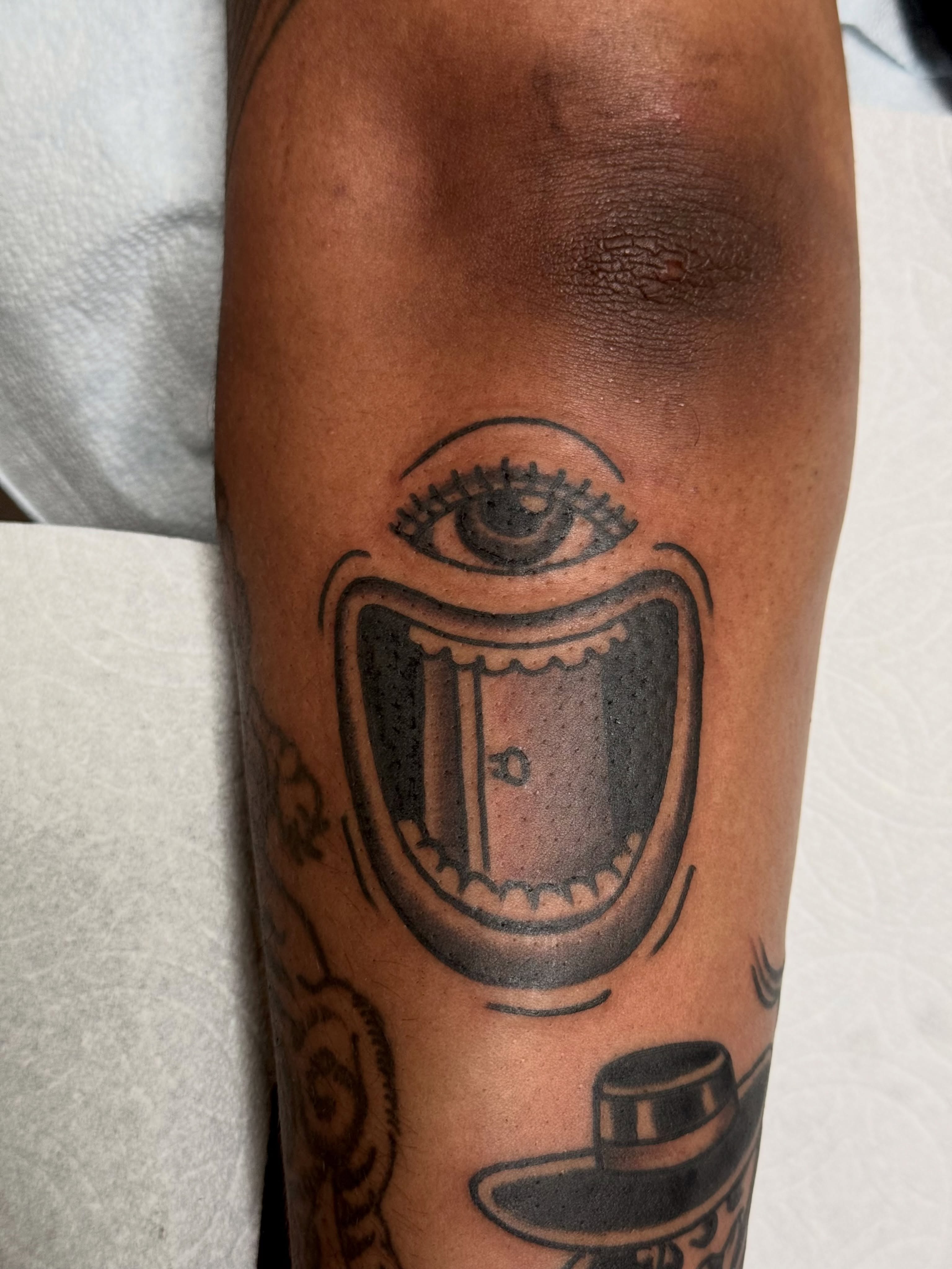 Eye and mouth black and grey tattoo on the forearm by San Diego Tattoo Artist - 𝔍𝔞𝔠𝔬𝔟 𝔓𝔞𝔫𝔦𝔞𝔤𝔲𝔞