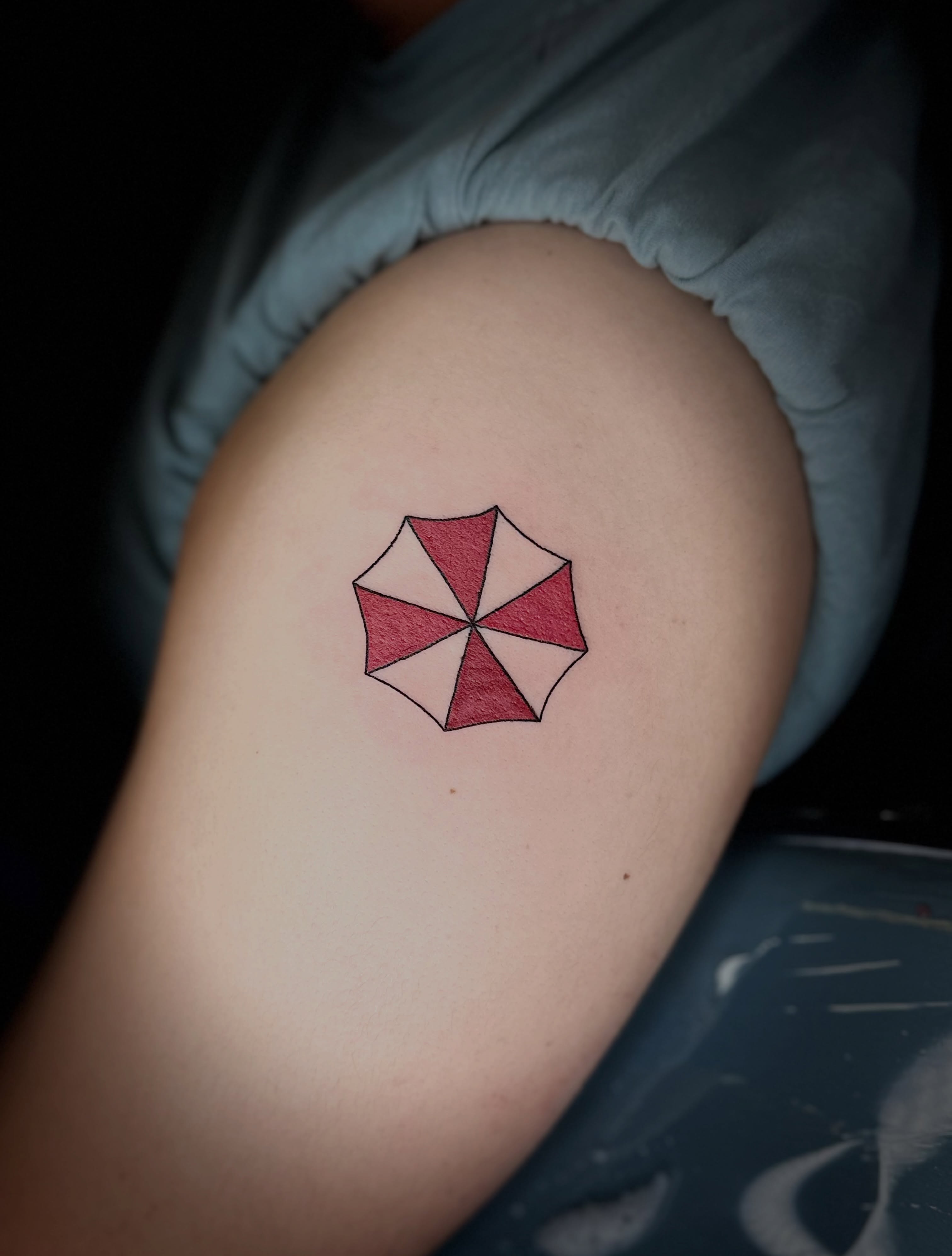 Umbrella logo geometric tattoo on the shoulder by NuNu