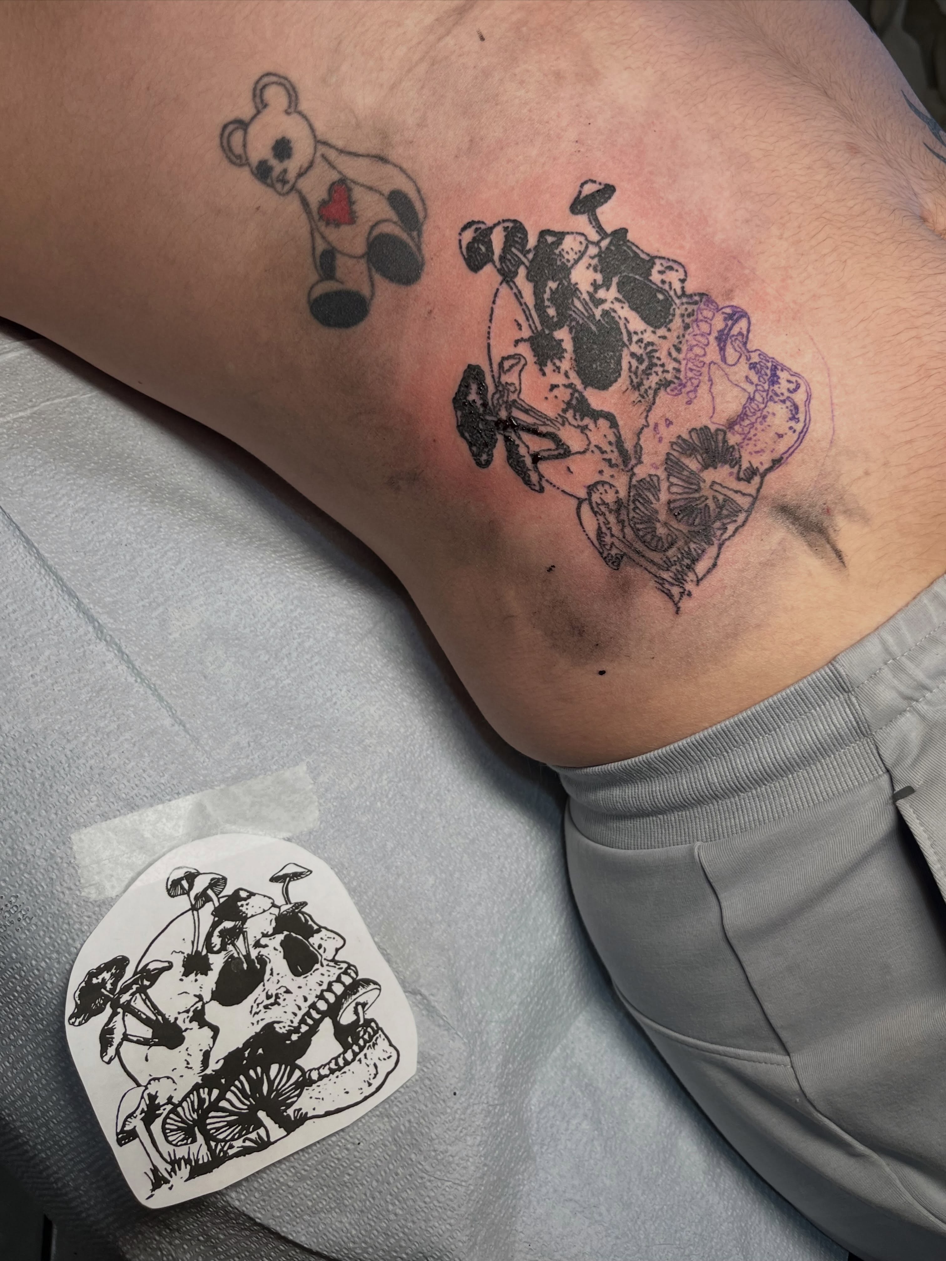 Mushroom skull black and grey tattoo on the thigh by jonatan