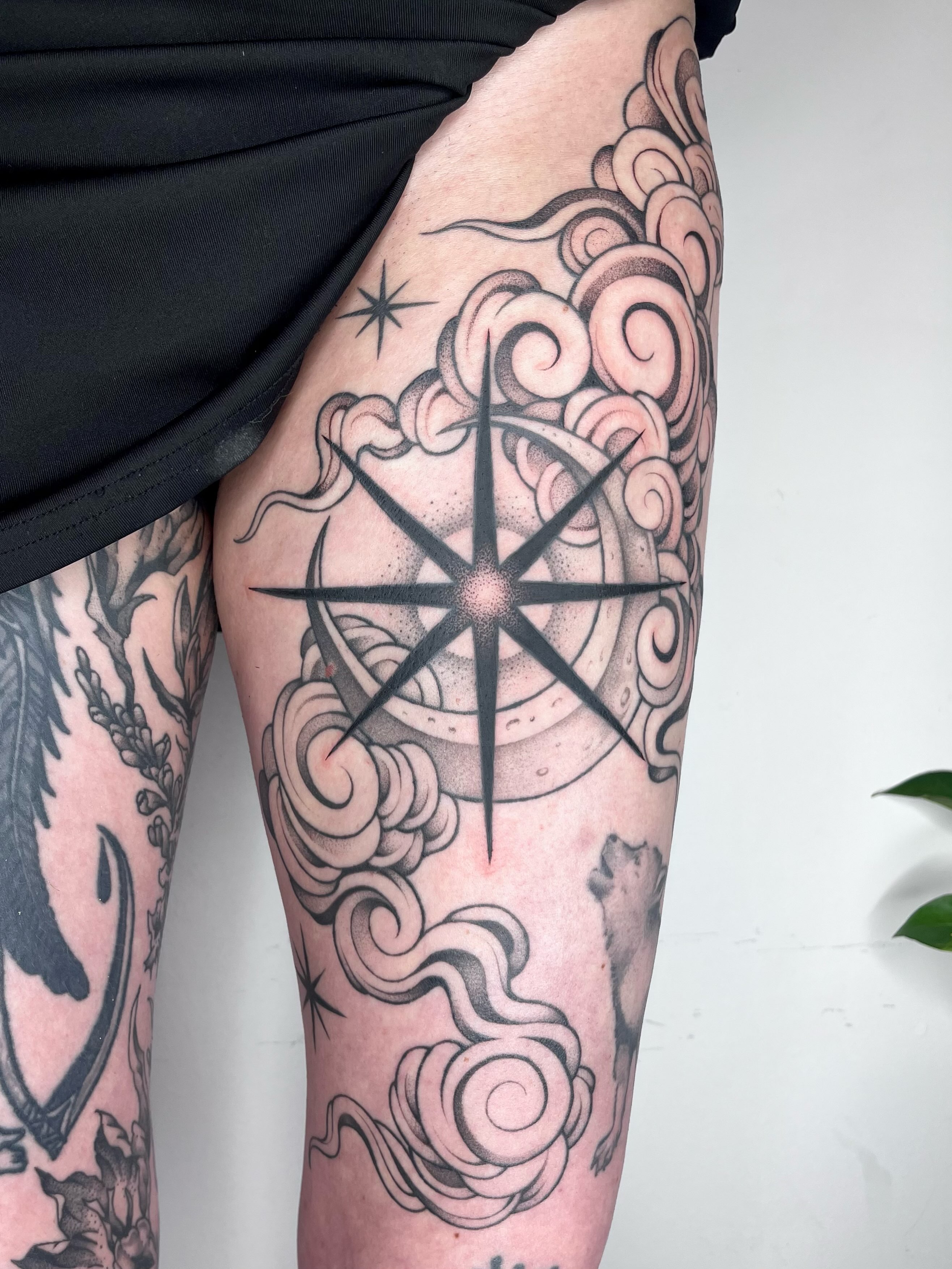 Tattoo by @carlavtattoos β dotwork, geometric