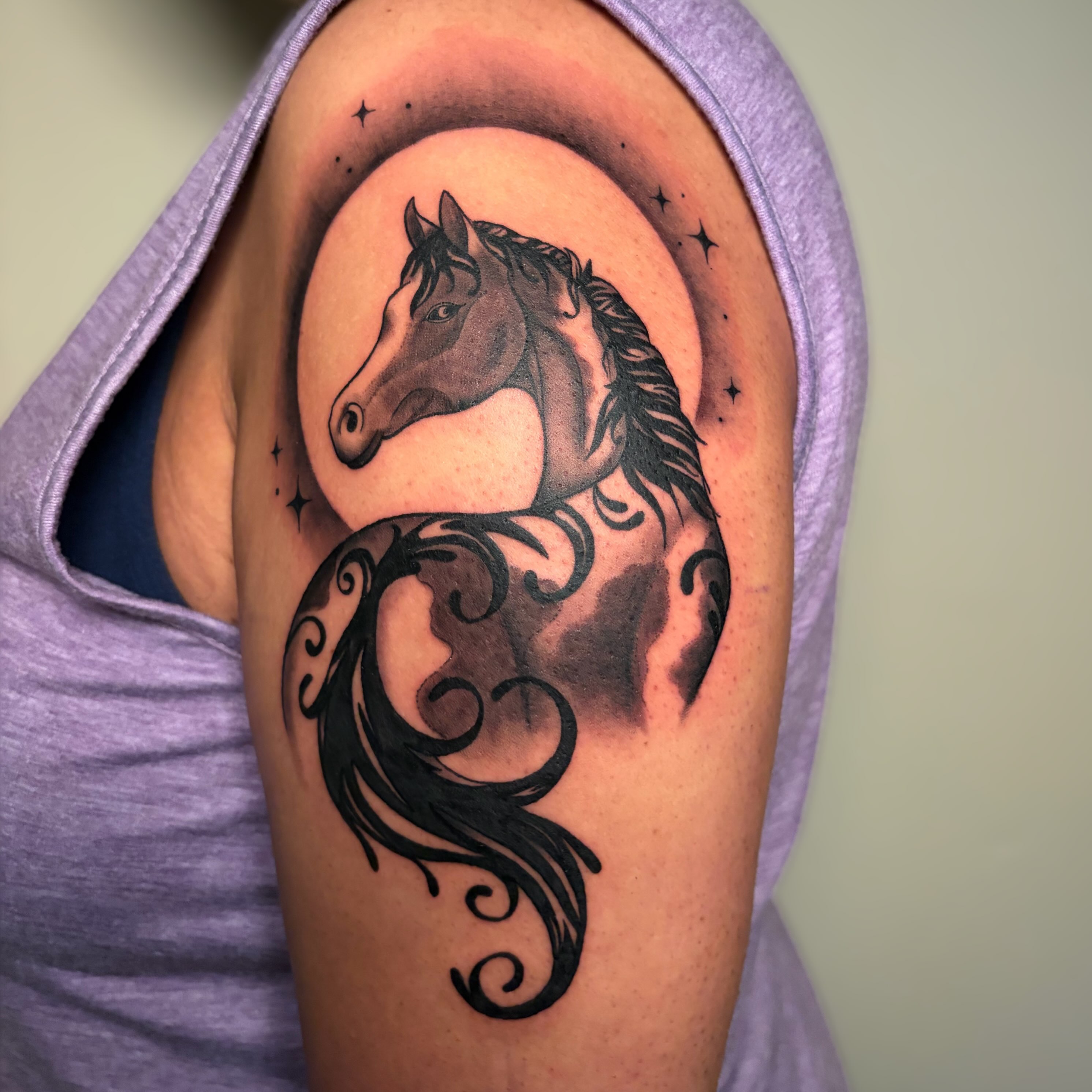 Horse realism tattoo on the shoulder by Ezra Gonda