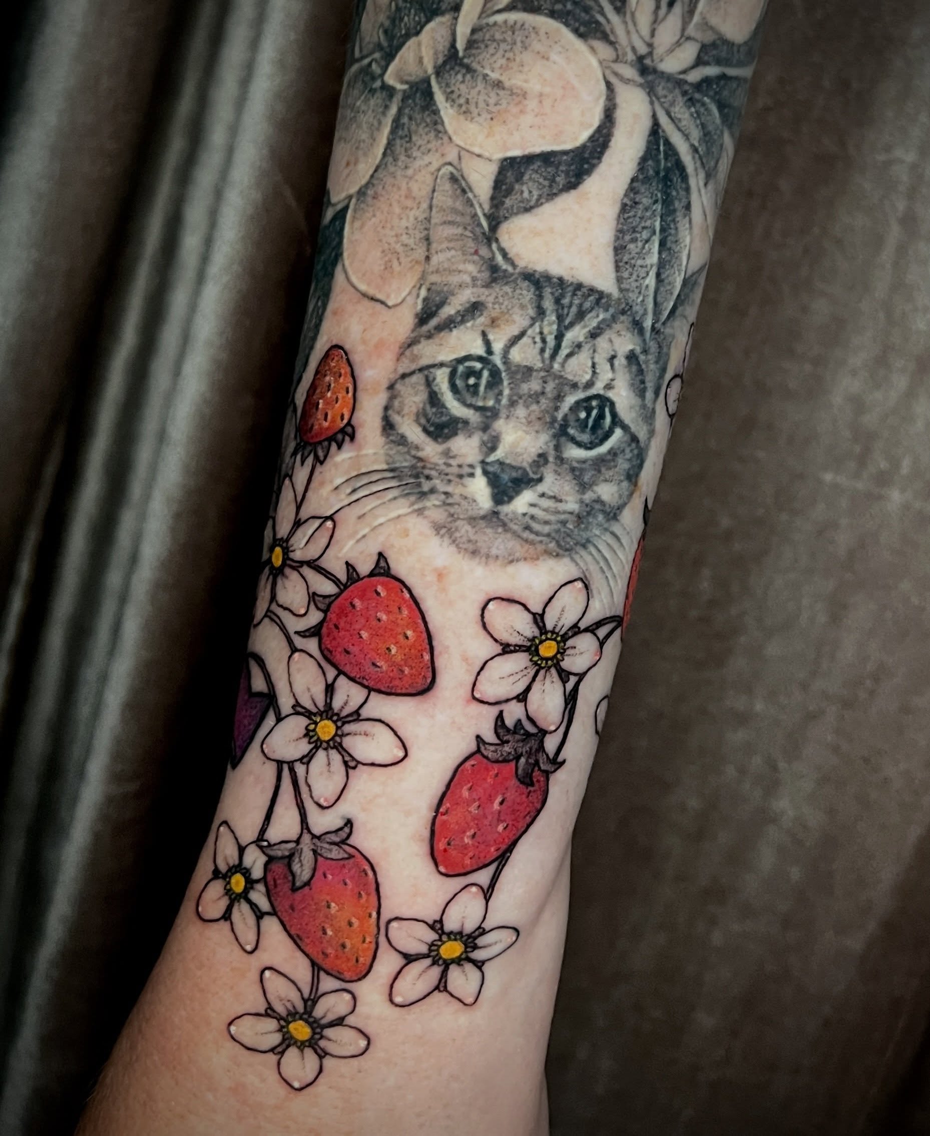 Tattoo by @patakota_ — realism, dotwork