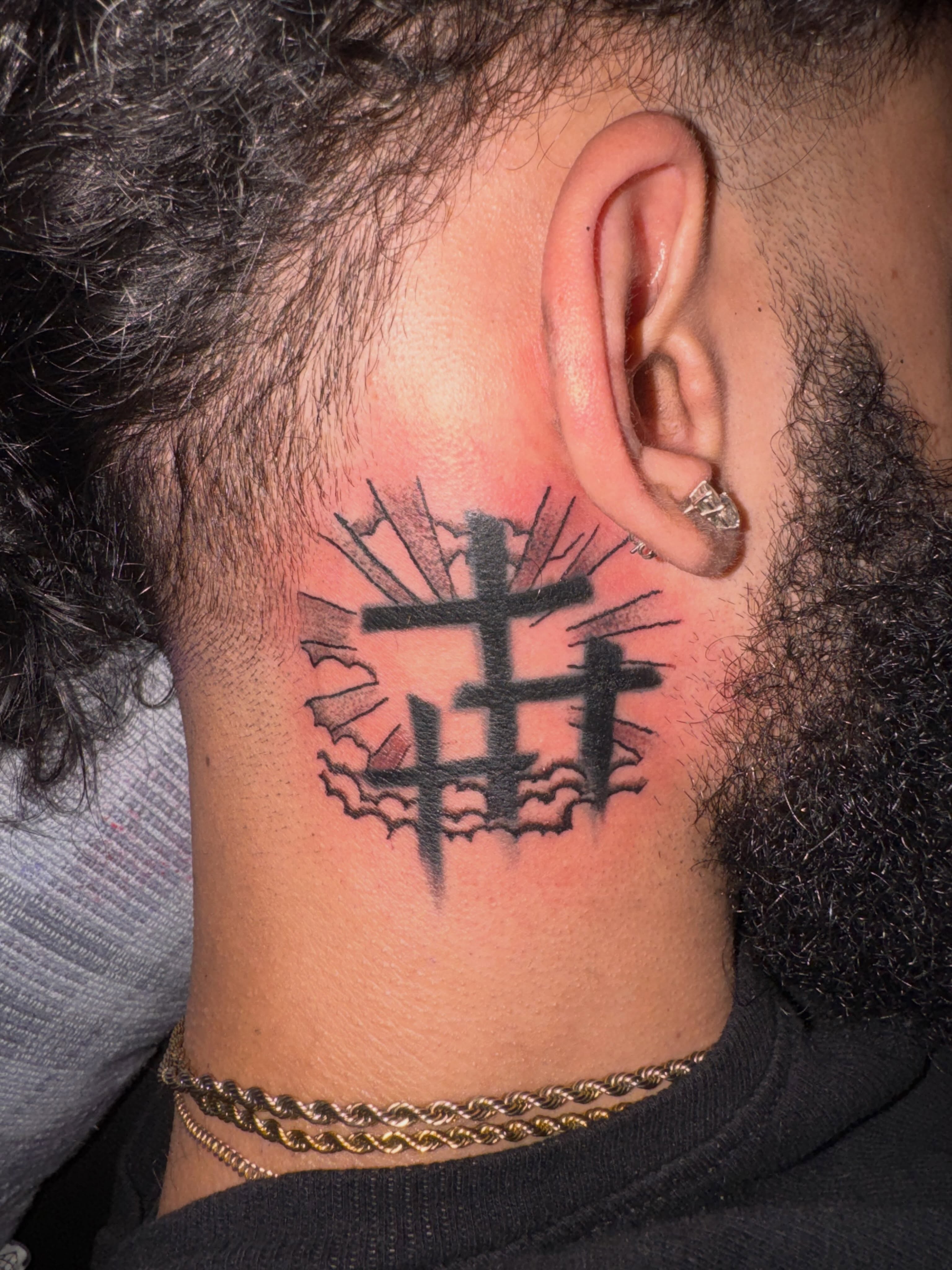 Crosses black and grey tattoo on the neck by Comet