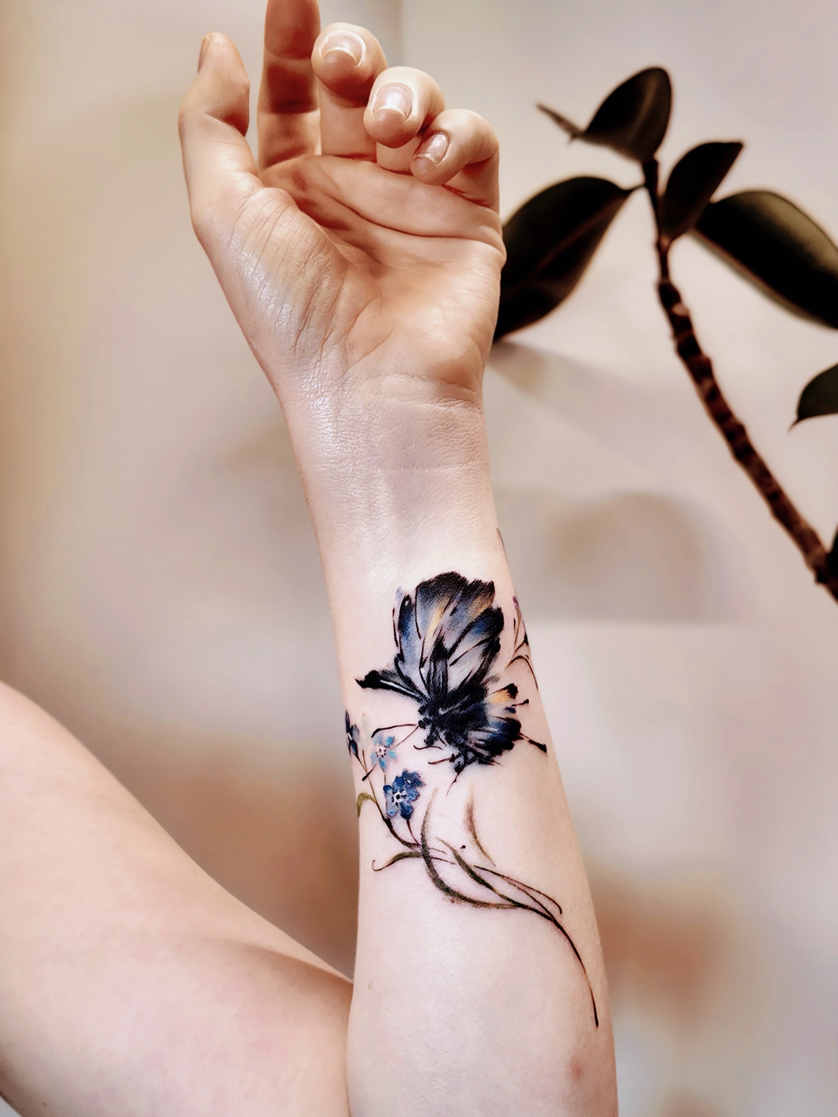 Tattoo by @junsinkmontreal — watercolor, realism