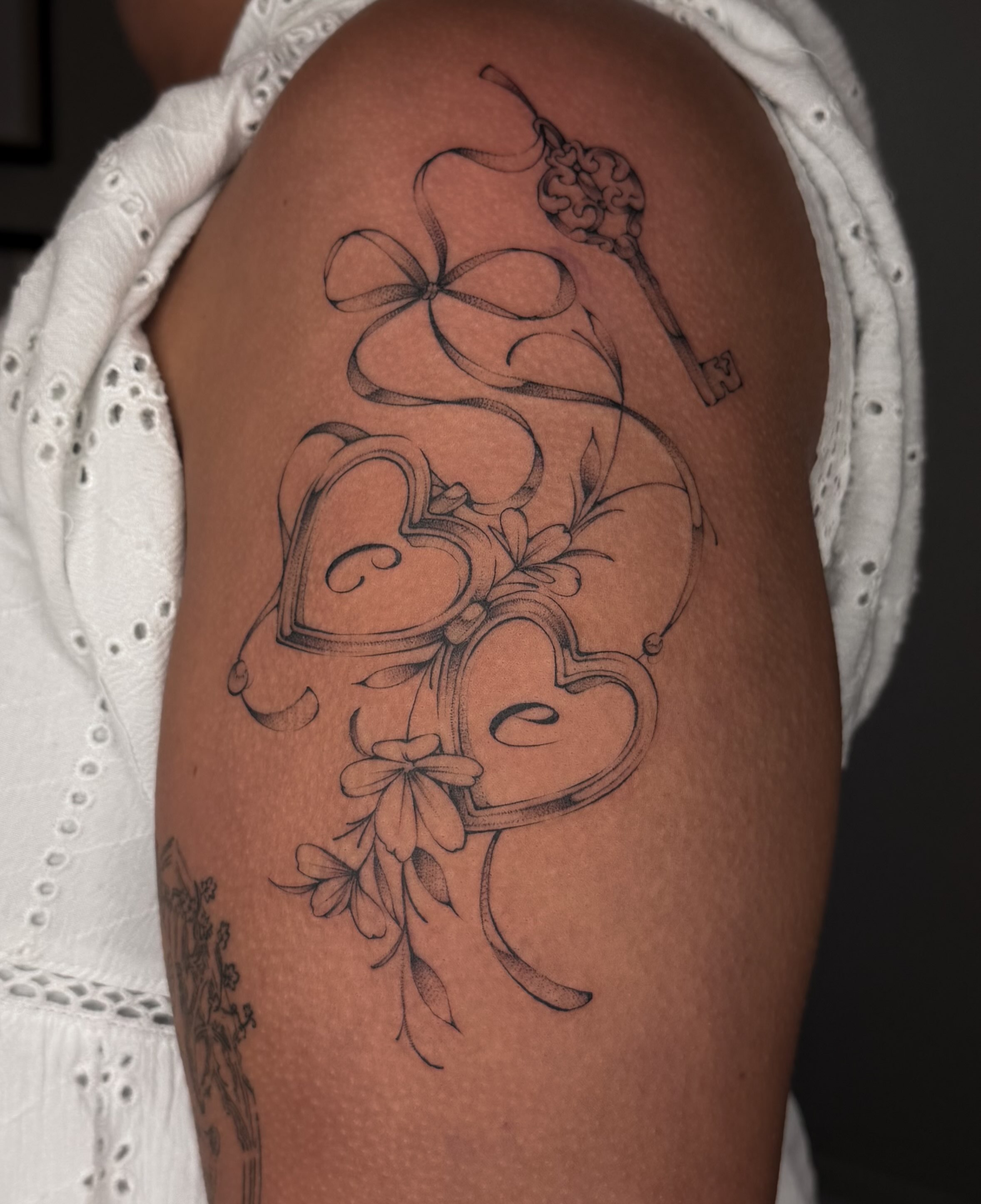 Hearts and key black and grey tattoo on the thigh by Maggie Angulo