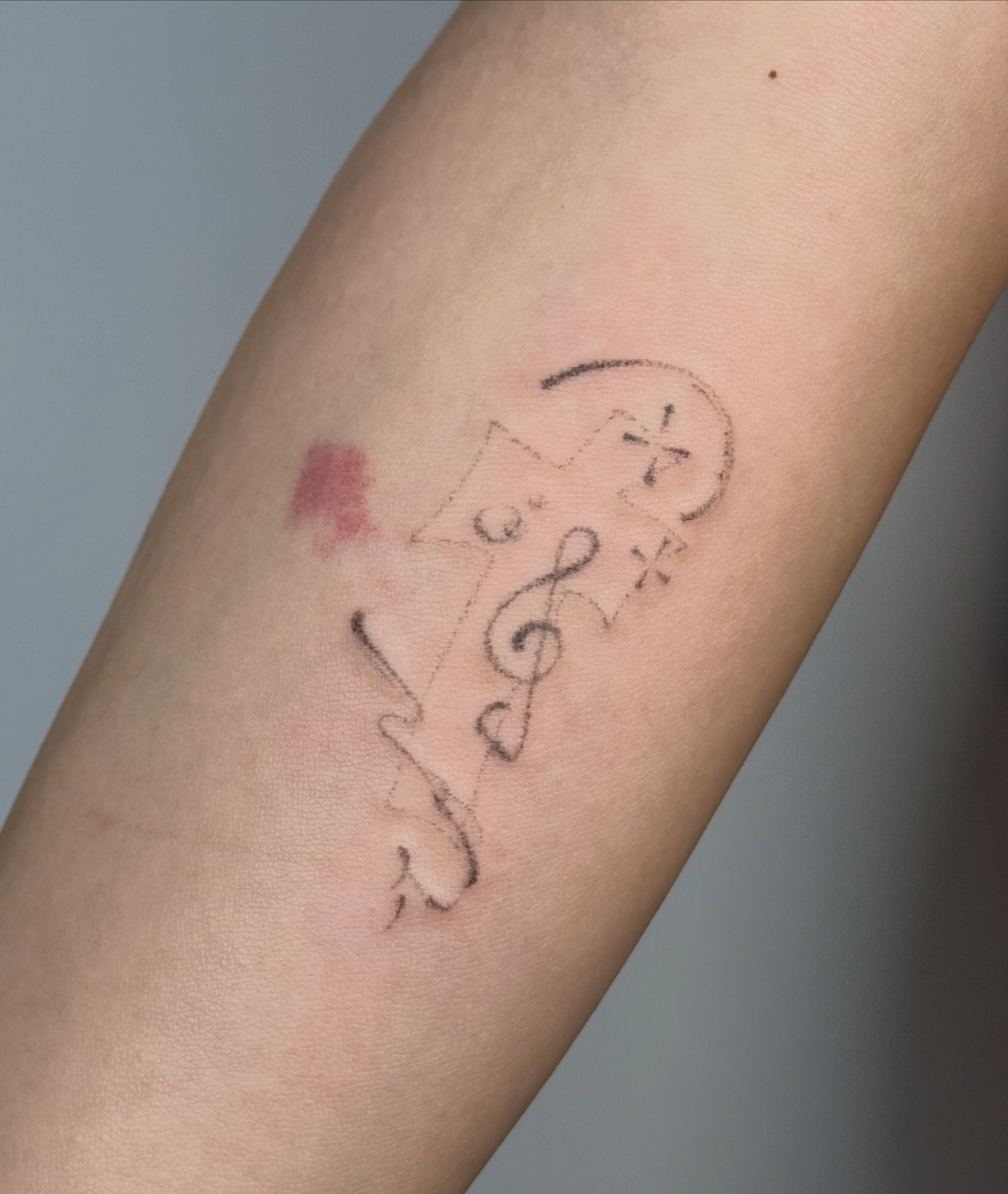 Musical notes lettering script tattoo on the forearm by 공일일