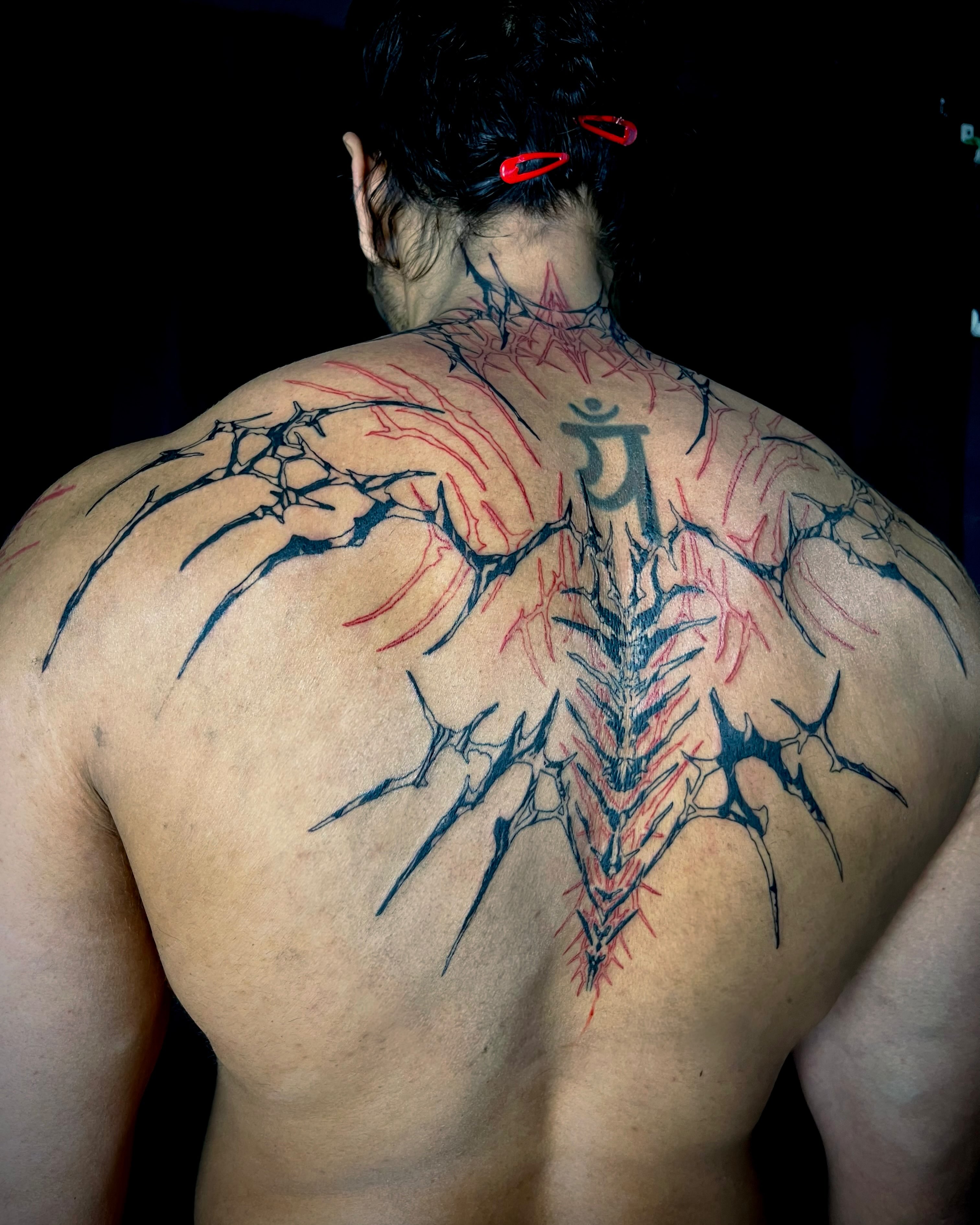 Tattoo by @pls_tnx — geometric