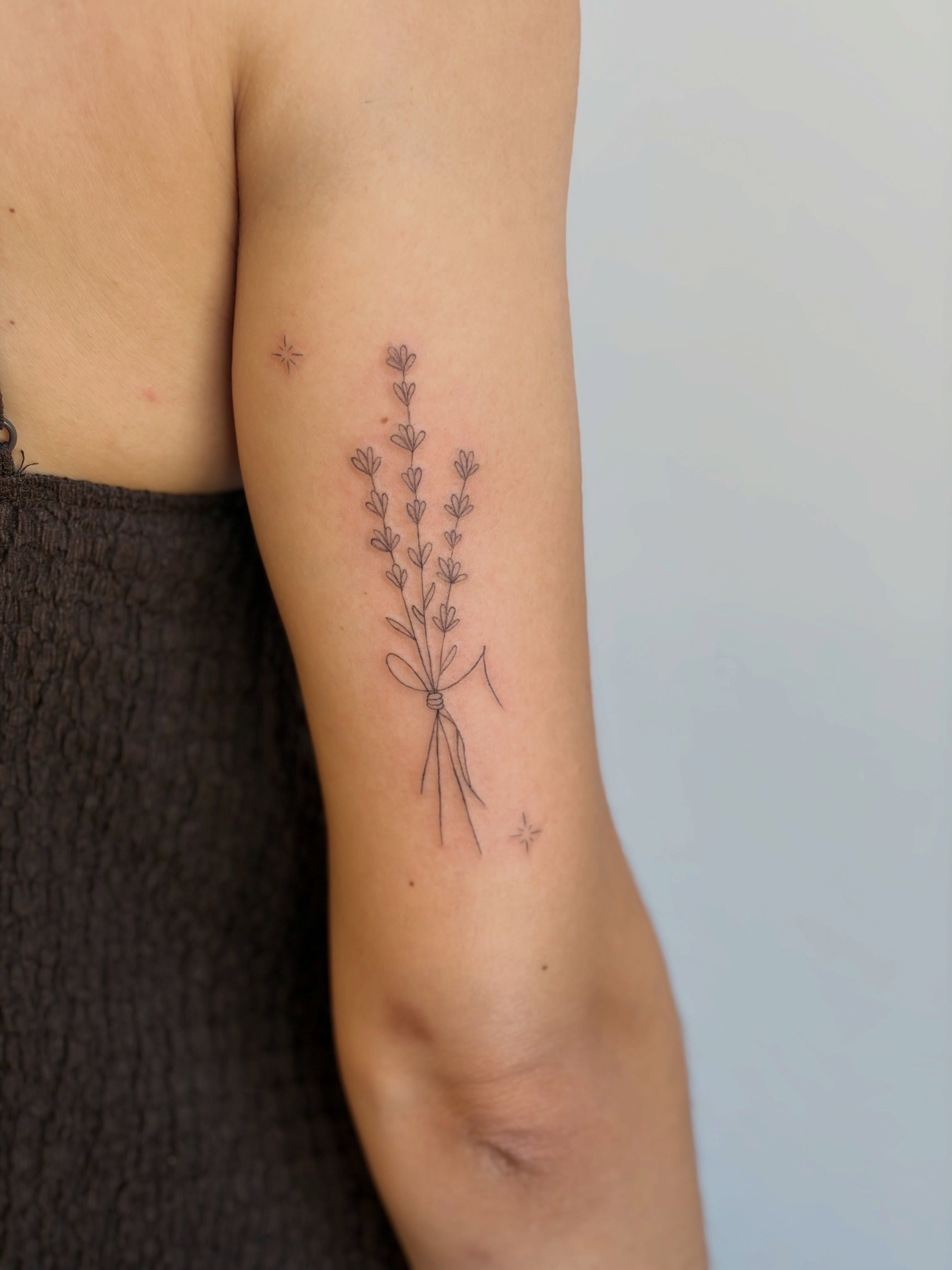 Tattoo by @cam.tats โ fine_line