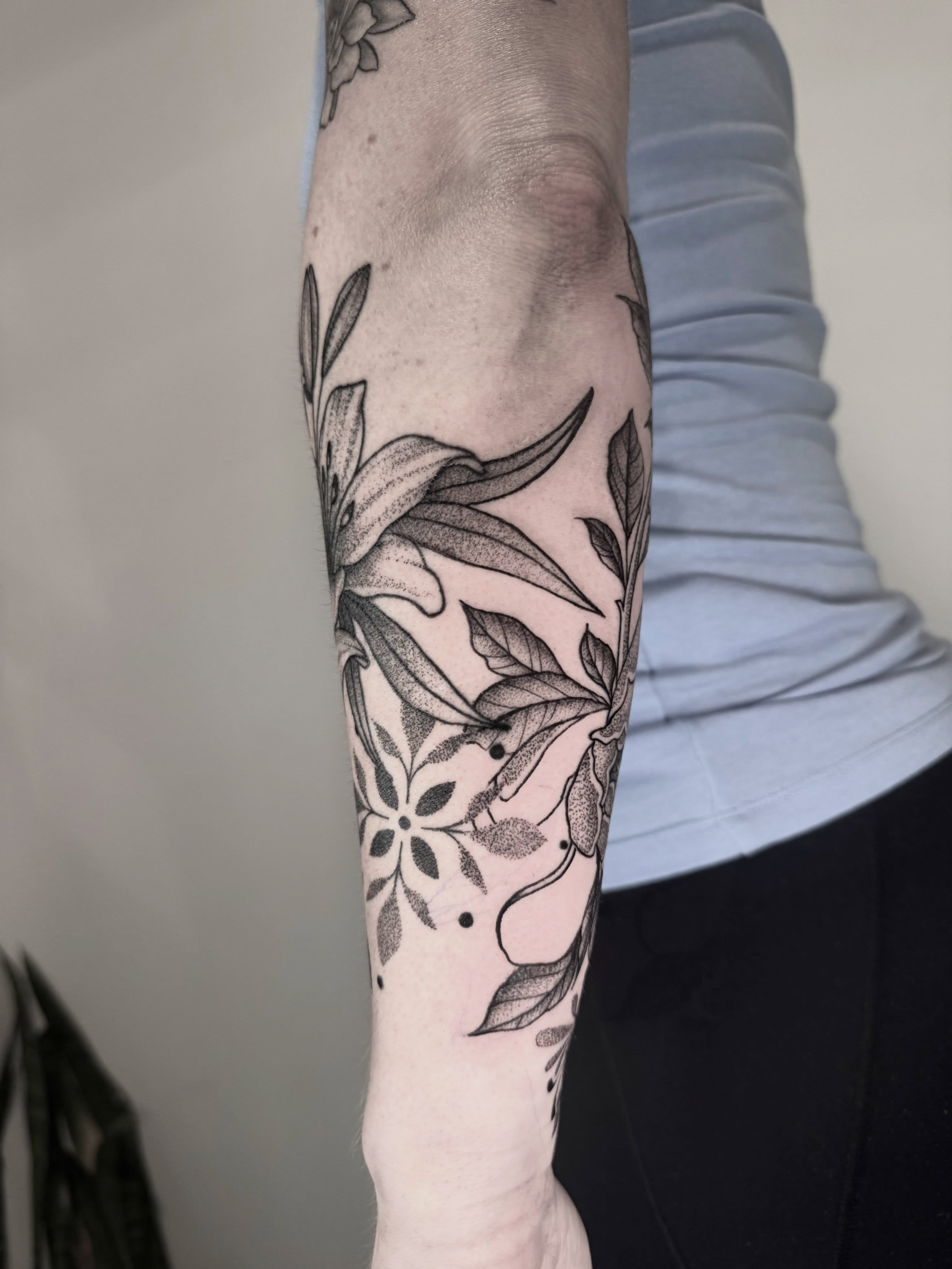 Tattoo by @katepenntattoos โ dotwork