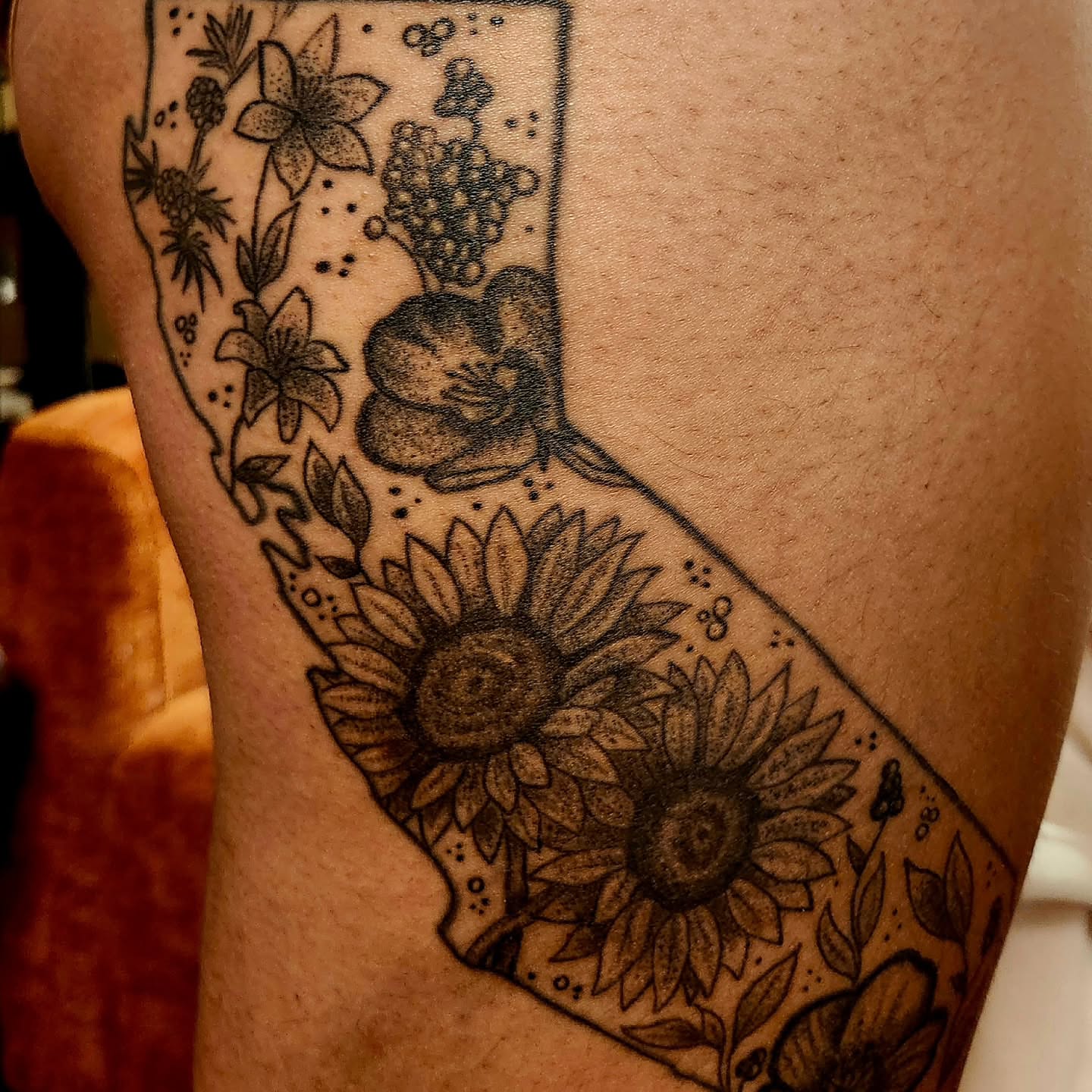 Sunflowers and floral arrangement black and grey tattoo on the thigh by @rockinr33d.tattoos
