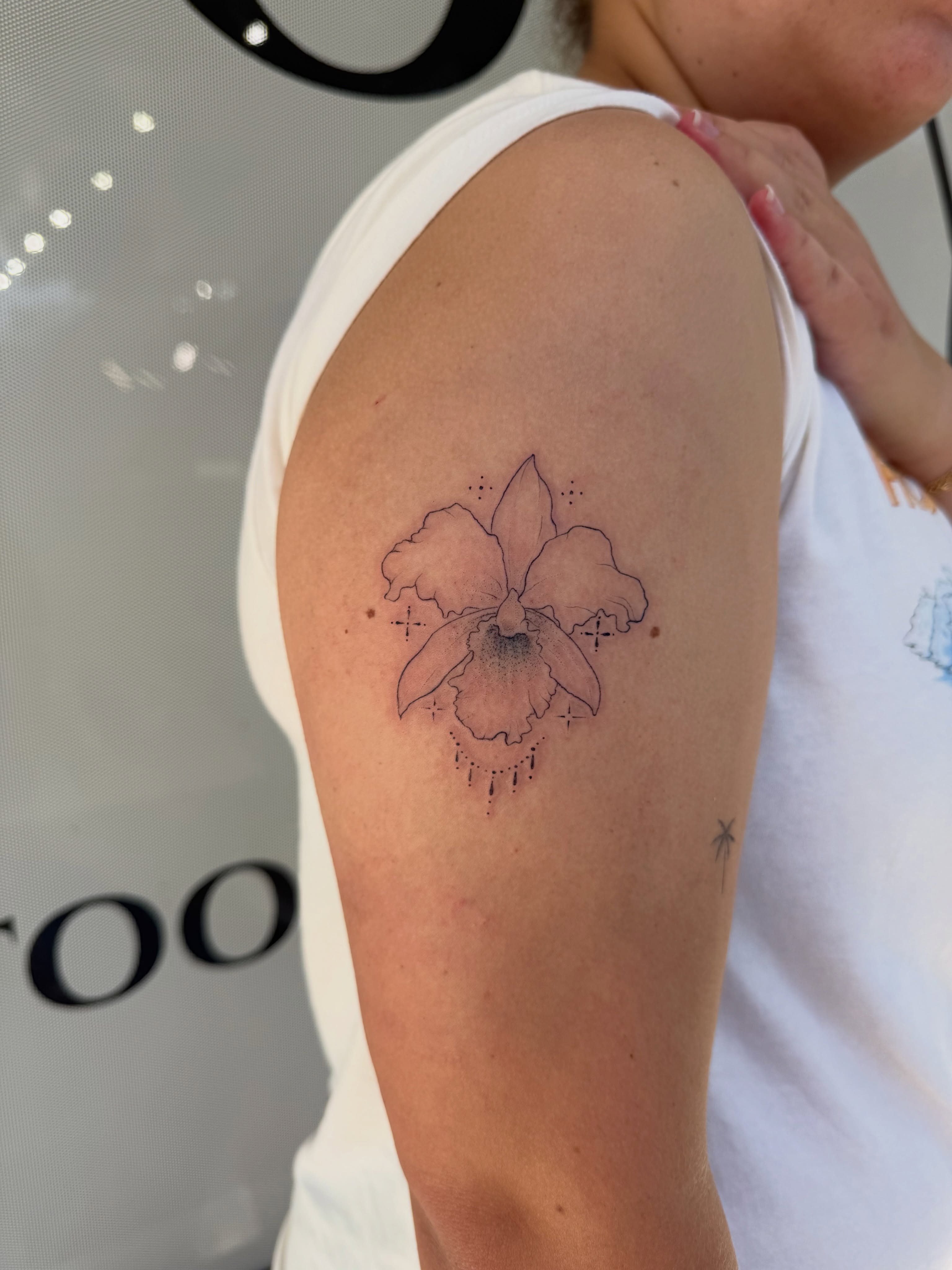 Orchid dotwork tattoo on the shoulder by : *✧･ﾟ:* camryn  *:･ﾟ✧: