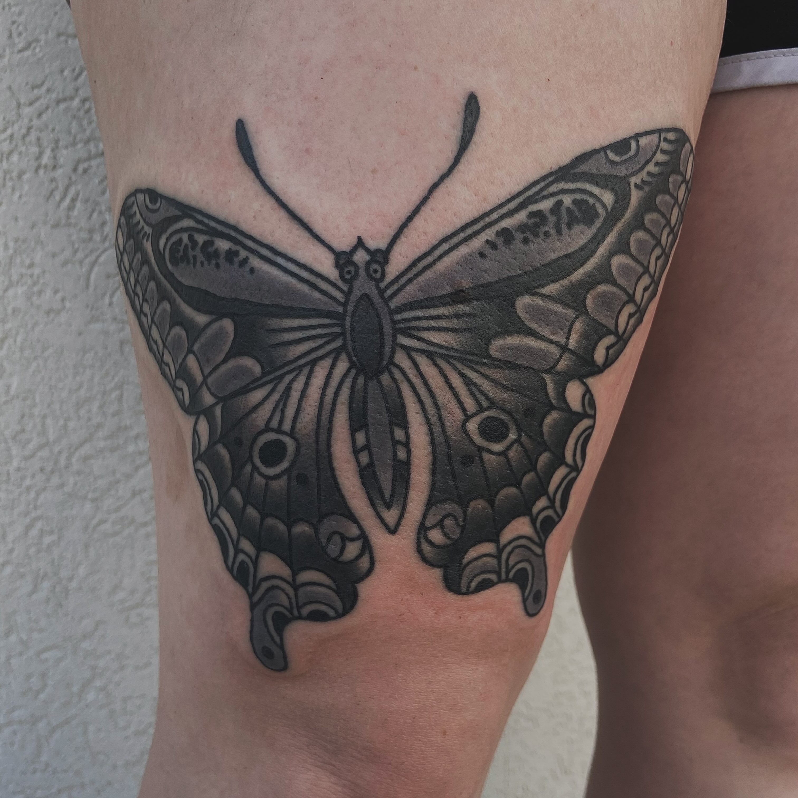 Tattoo by @vinnietatts — black_and_grey