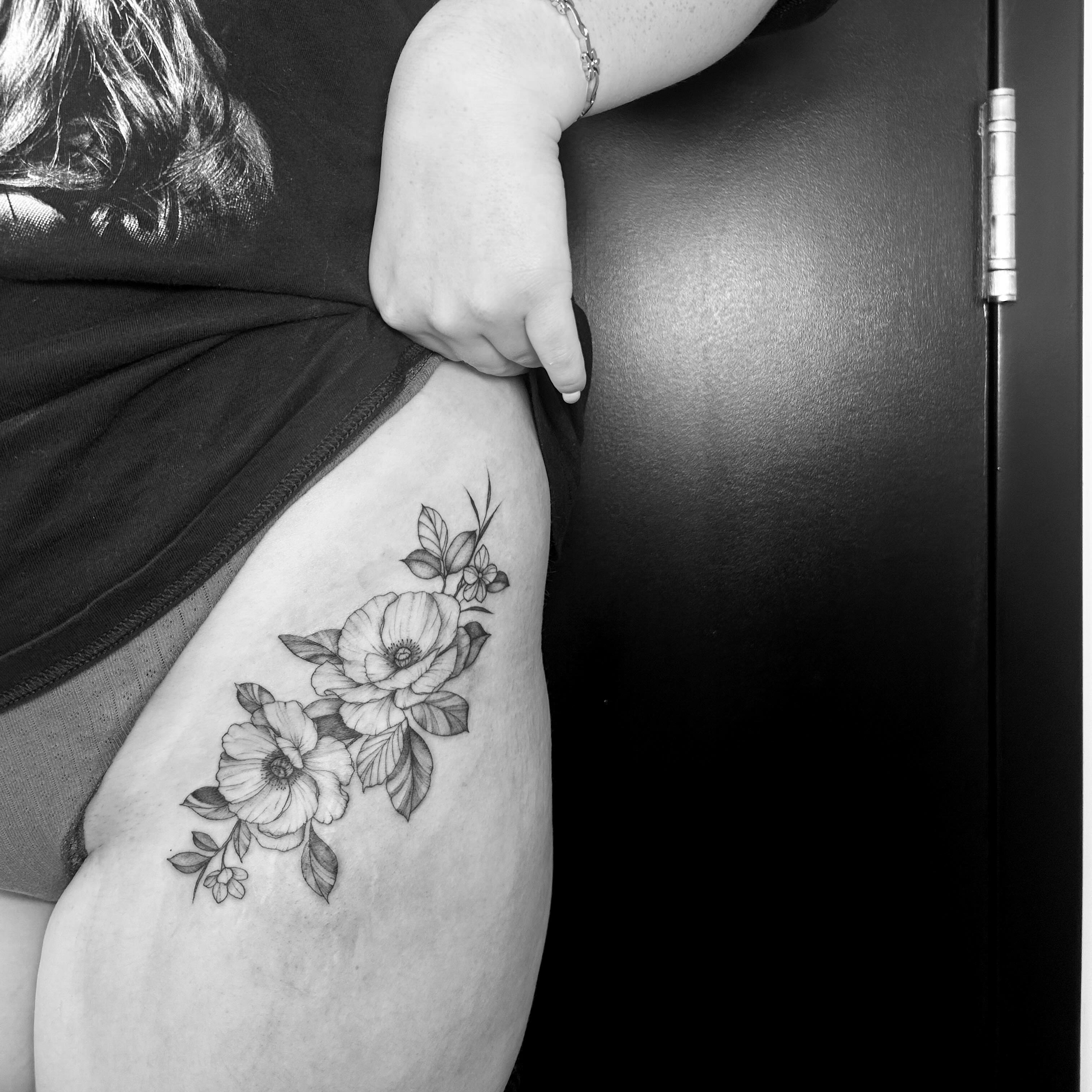 Flowers black and grey tattoo on the thigh by L i v π Tattoo Artist. AMITY TATTOO