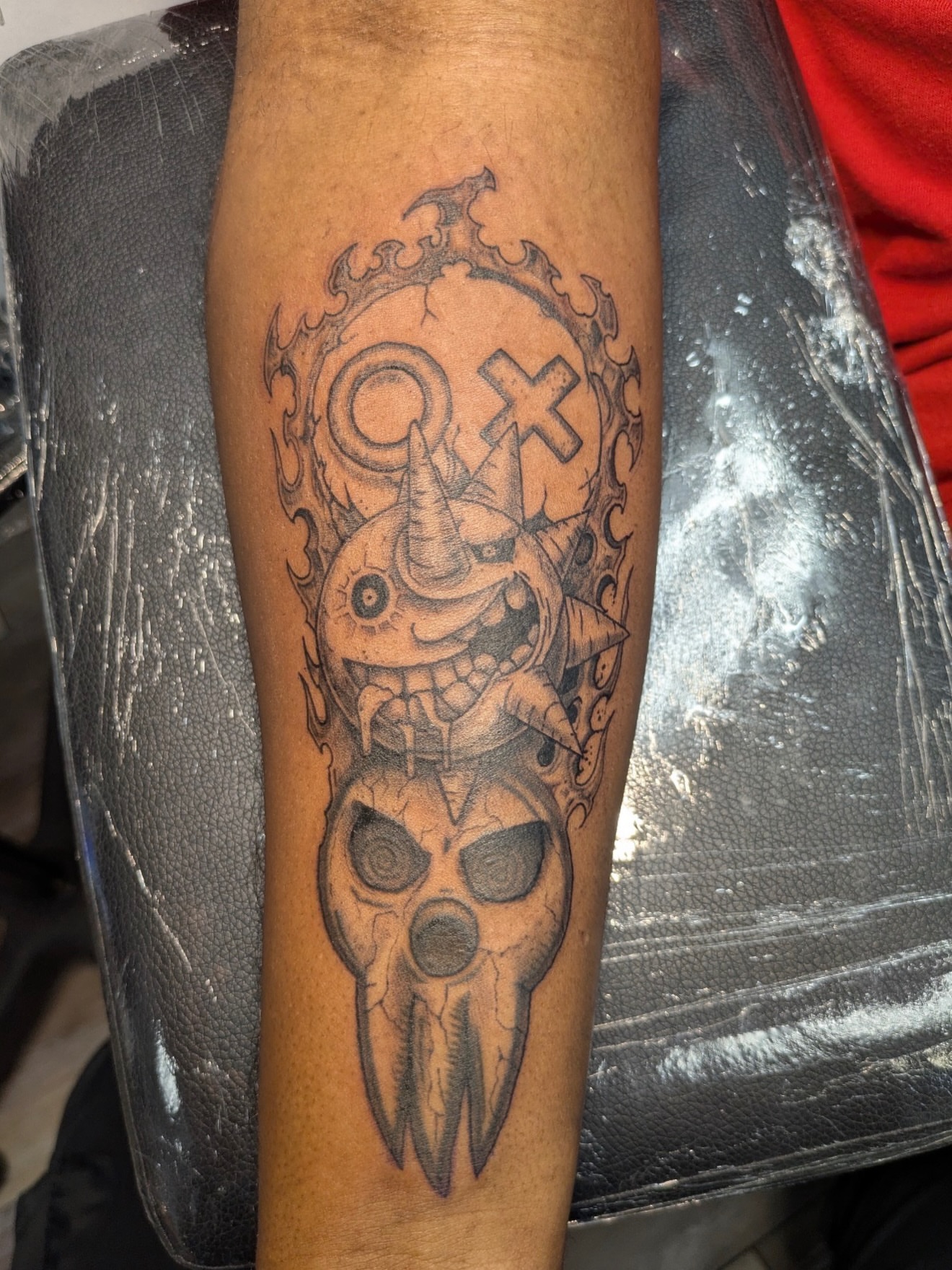 Skull with horns black and grey tattoo on the forearm by Buddy K.