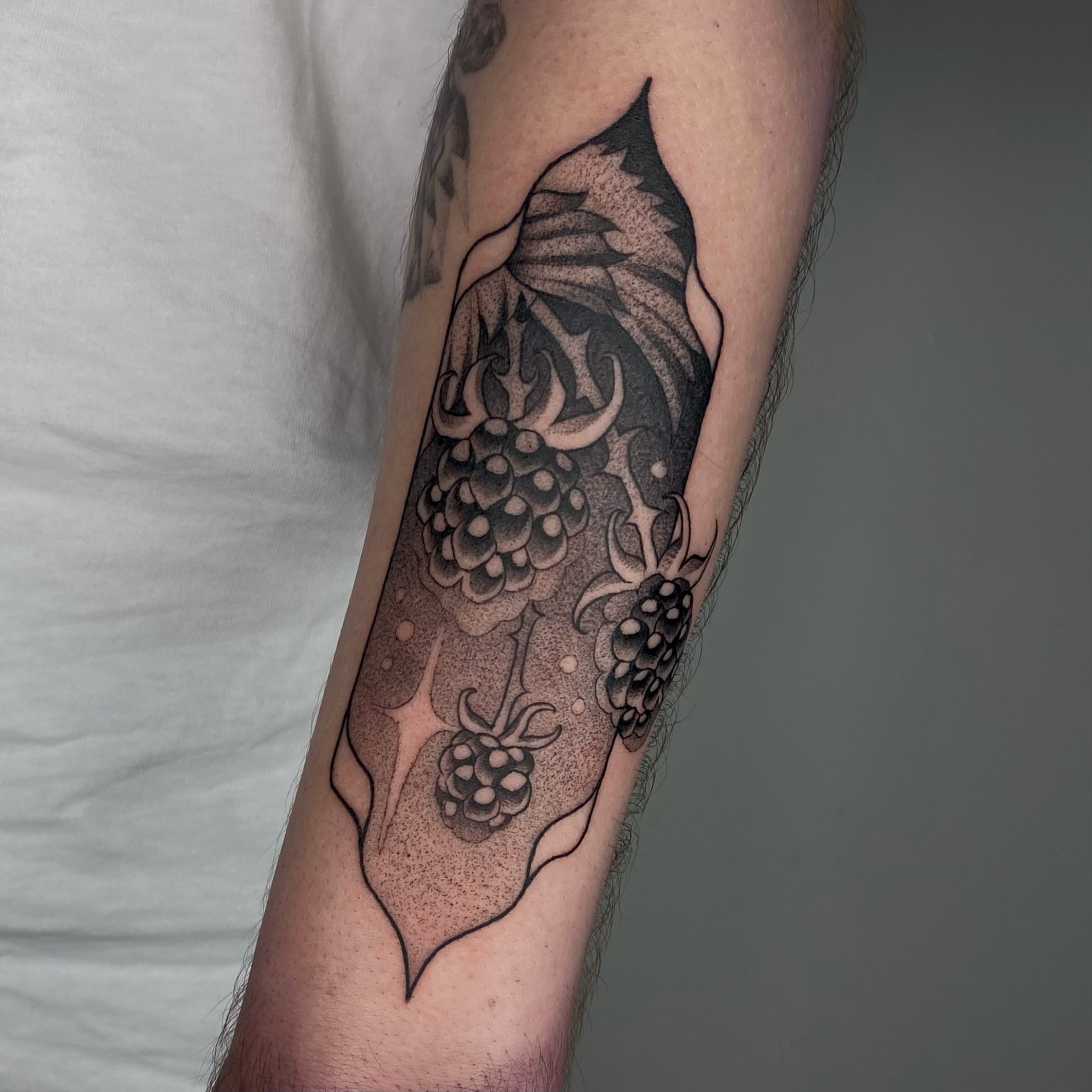 Tattoo by @sabbatma — dotwork