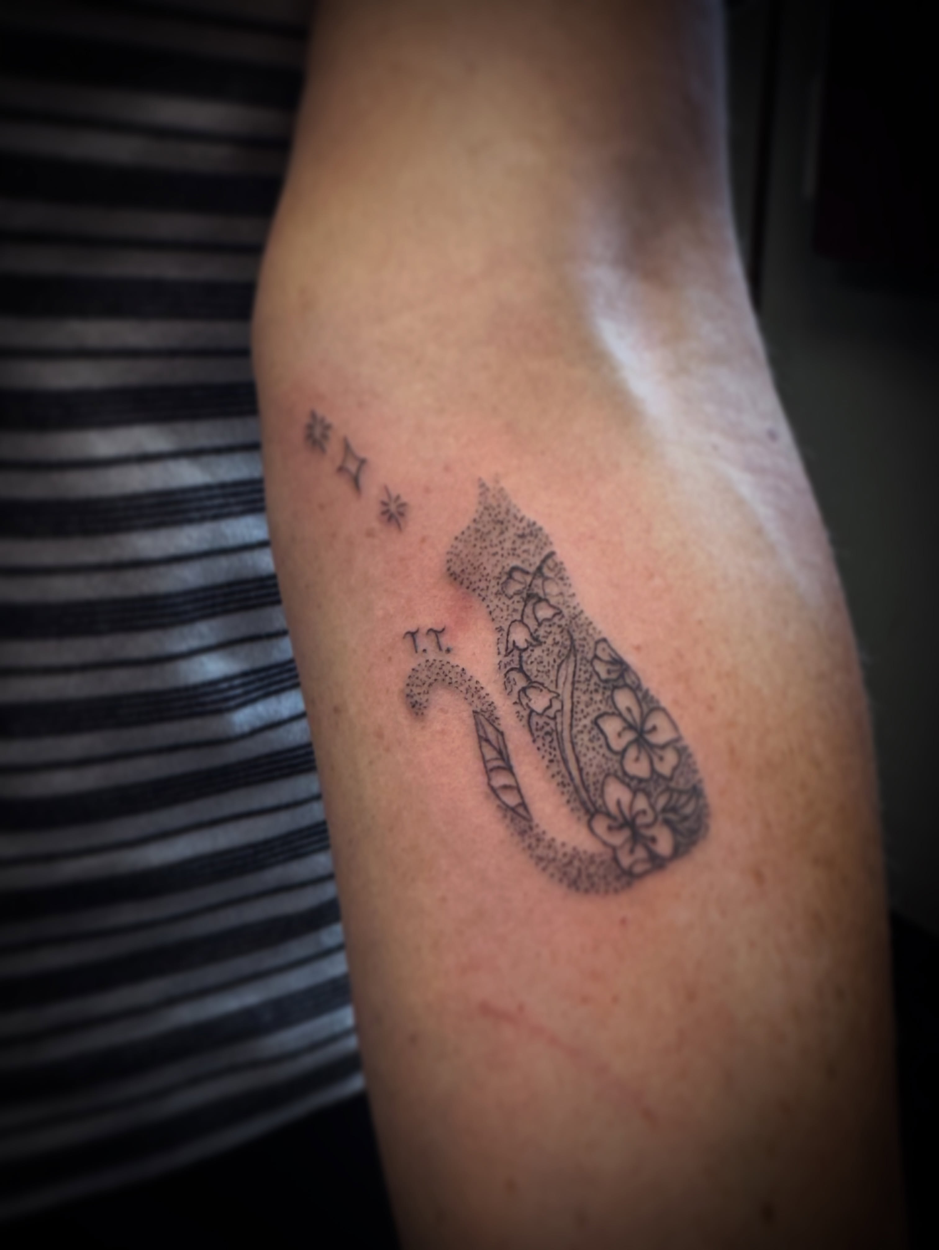 Tattoo by @daizy.ink — dotwork