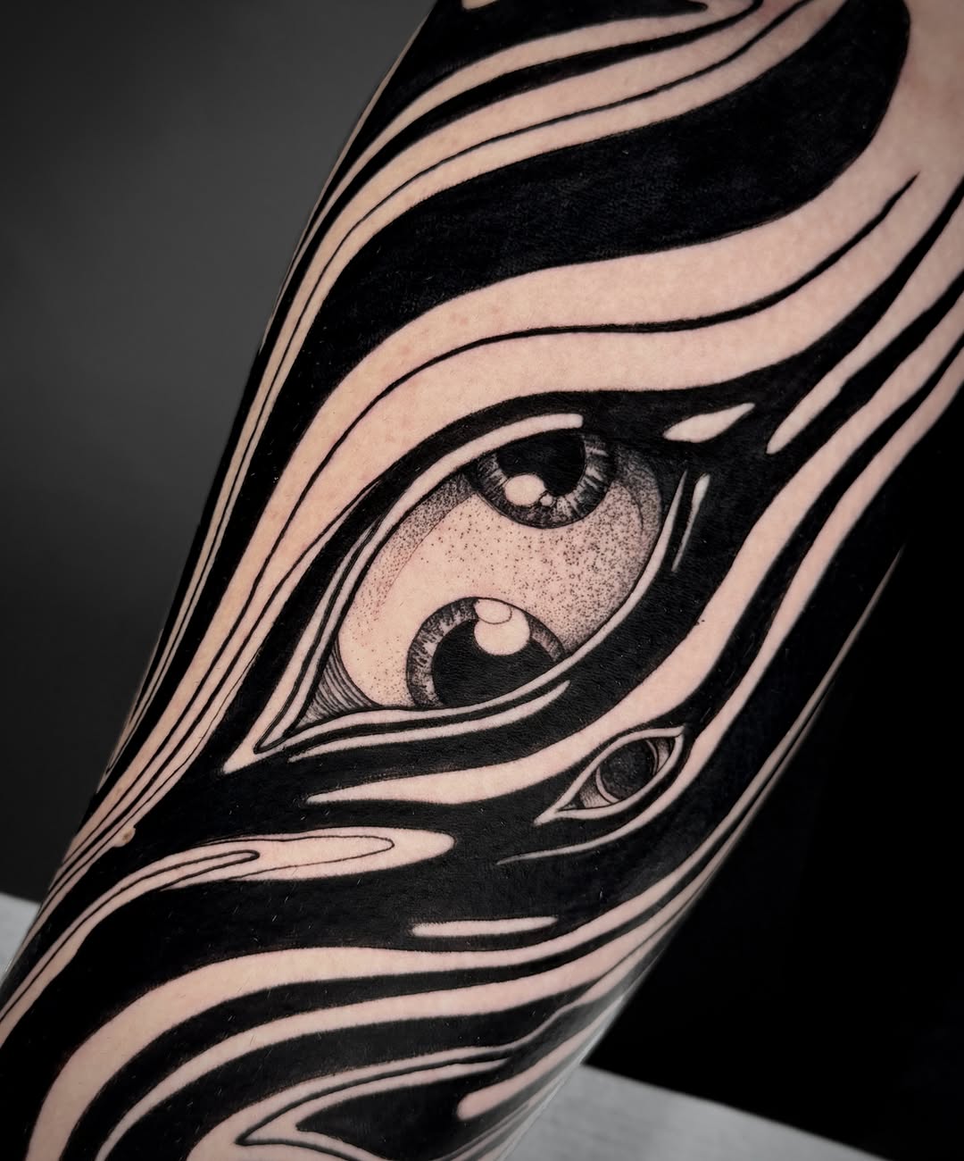 Tattoo by @tivengomez — dotwork, black_and_grey