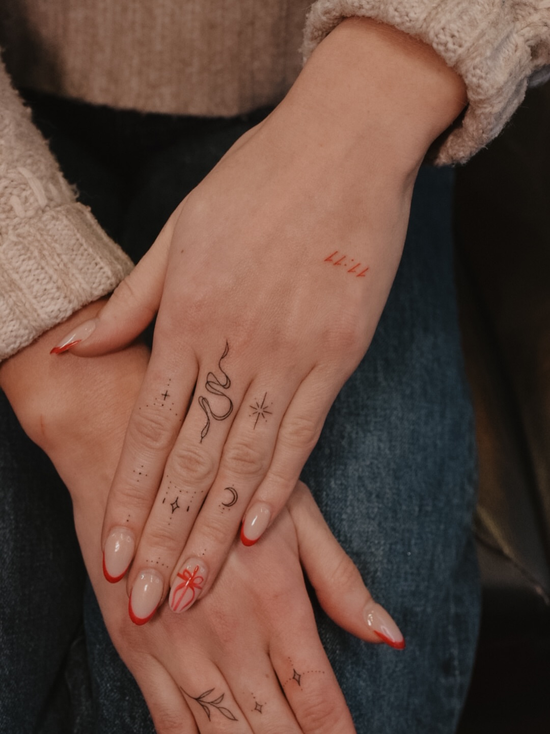 Tattoo by @tavi_tattoo — dotwork, minimalist