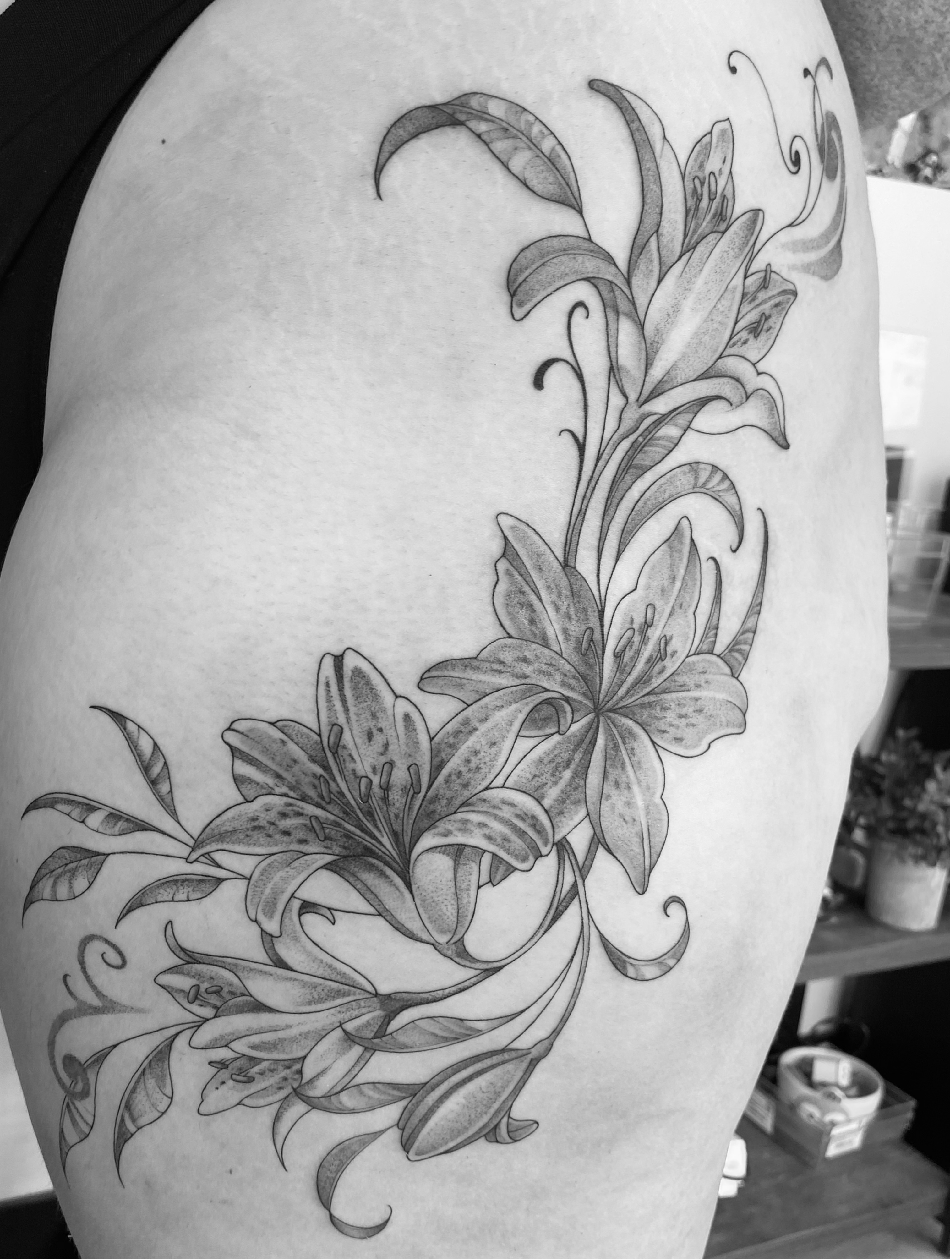 Tattoo by @pukeonmemilo — black_and_grey