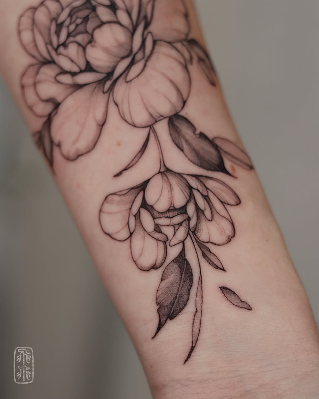 Tattoo by @phoebe_doartink — black_and_grey