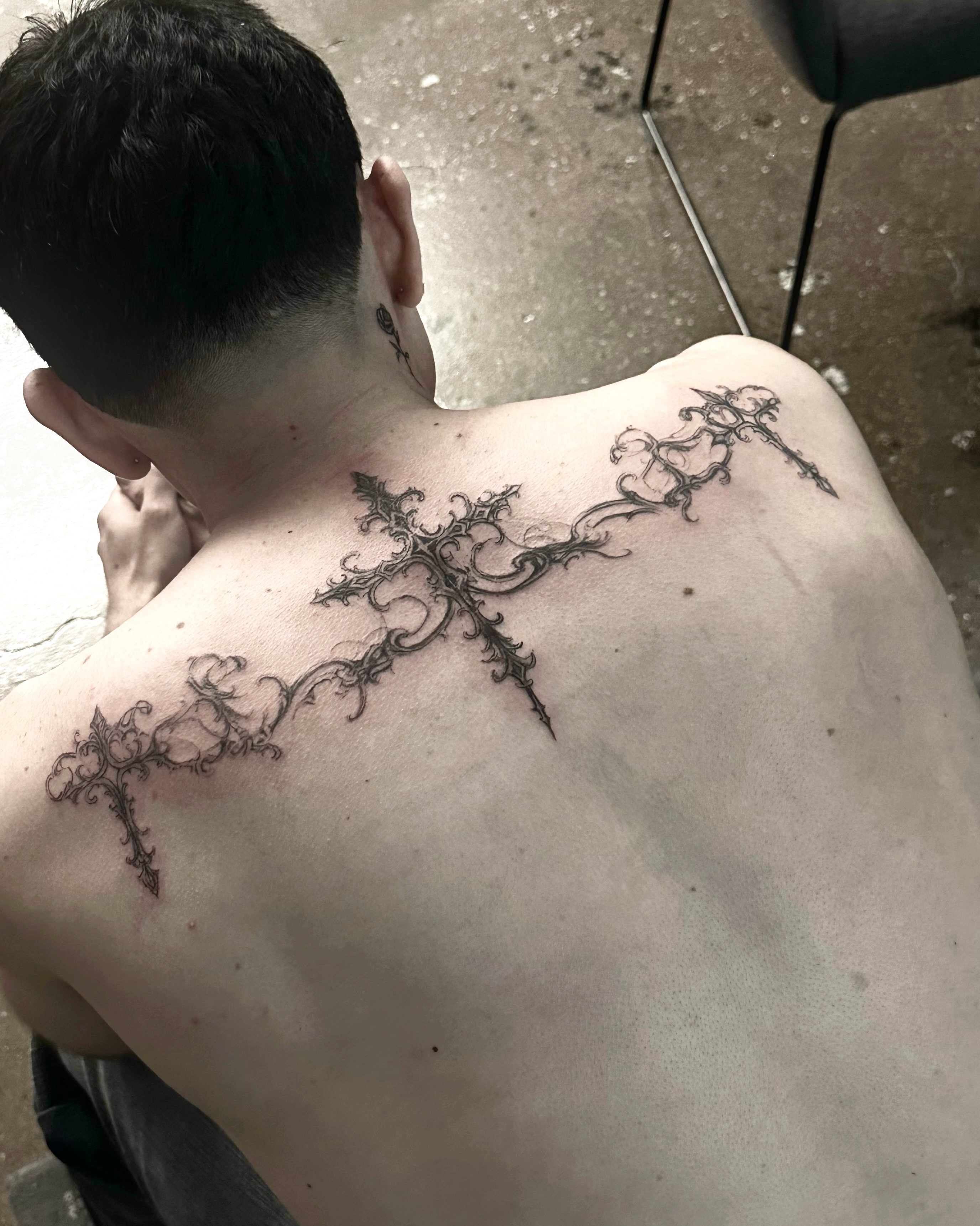 Crosses ornamental tattoo on the back by @ashencoil