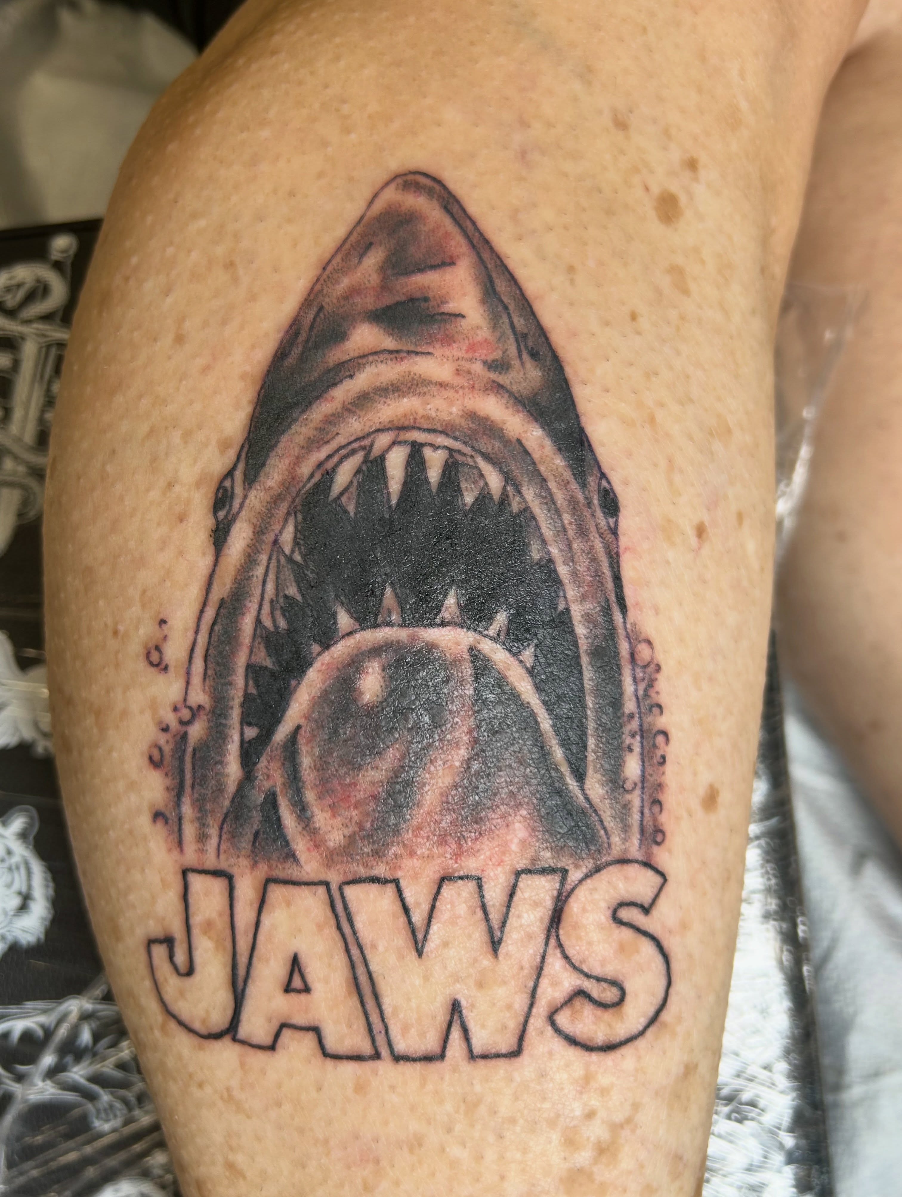 Jaws shark realism tattoo on the thigh by Erik Sacony