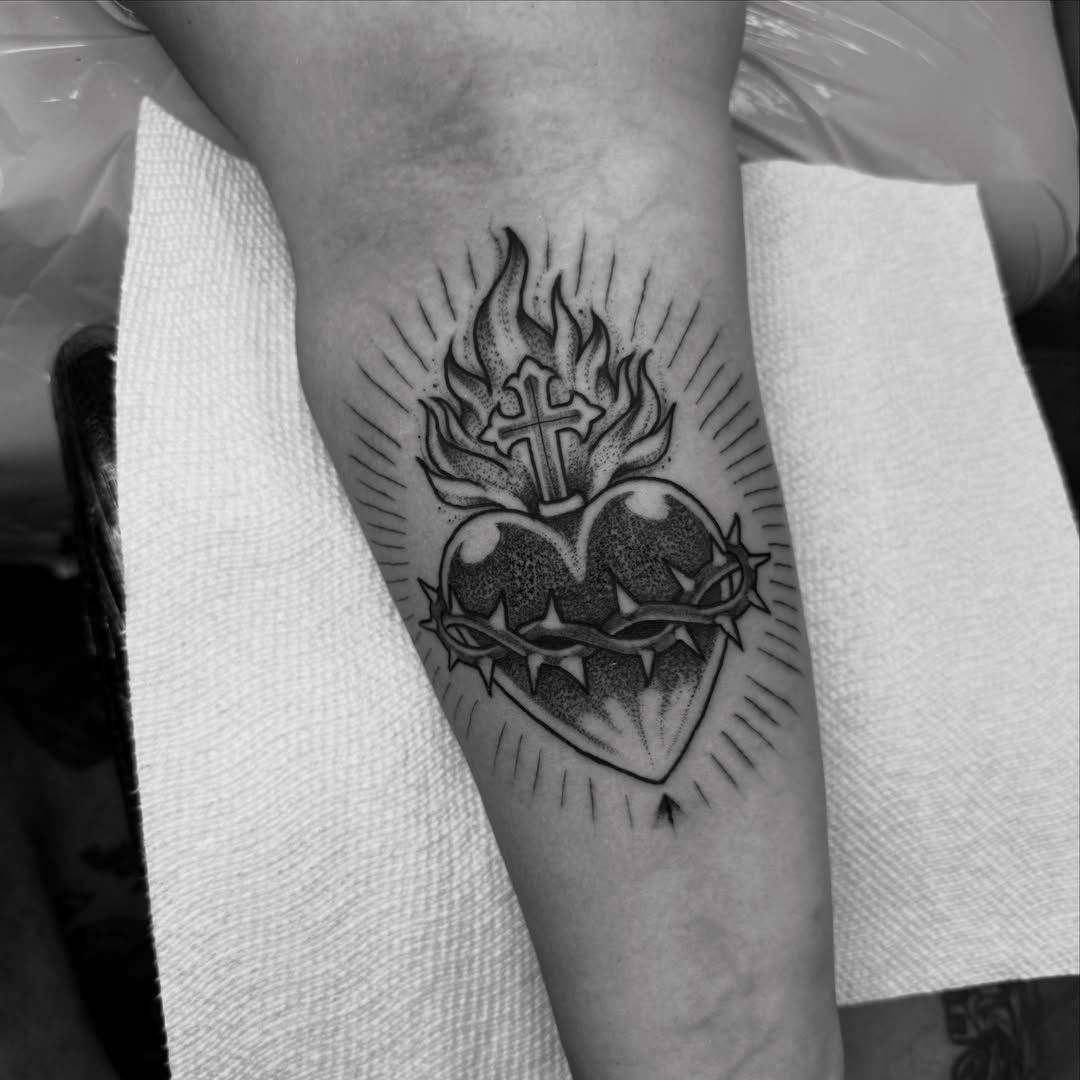 Heart with crown and cross dotwork tattoo on the forearm by Ramón Silva