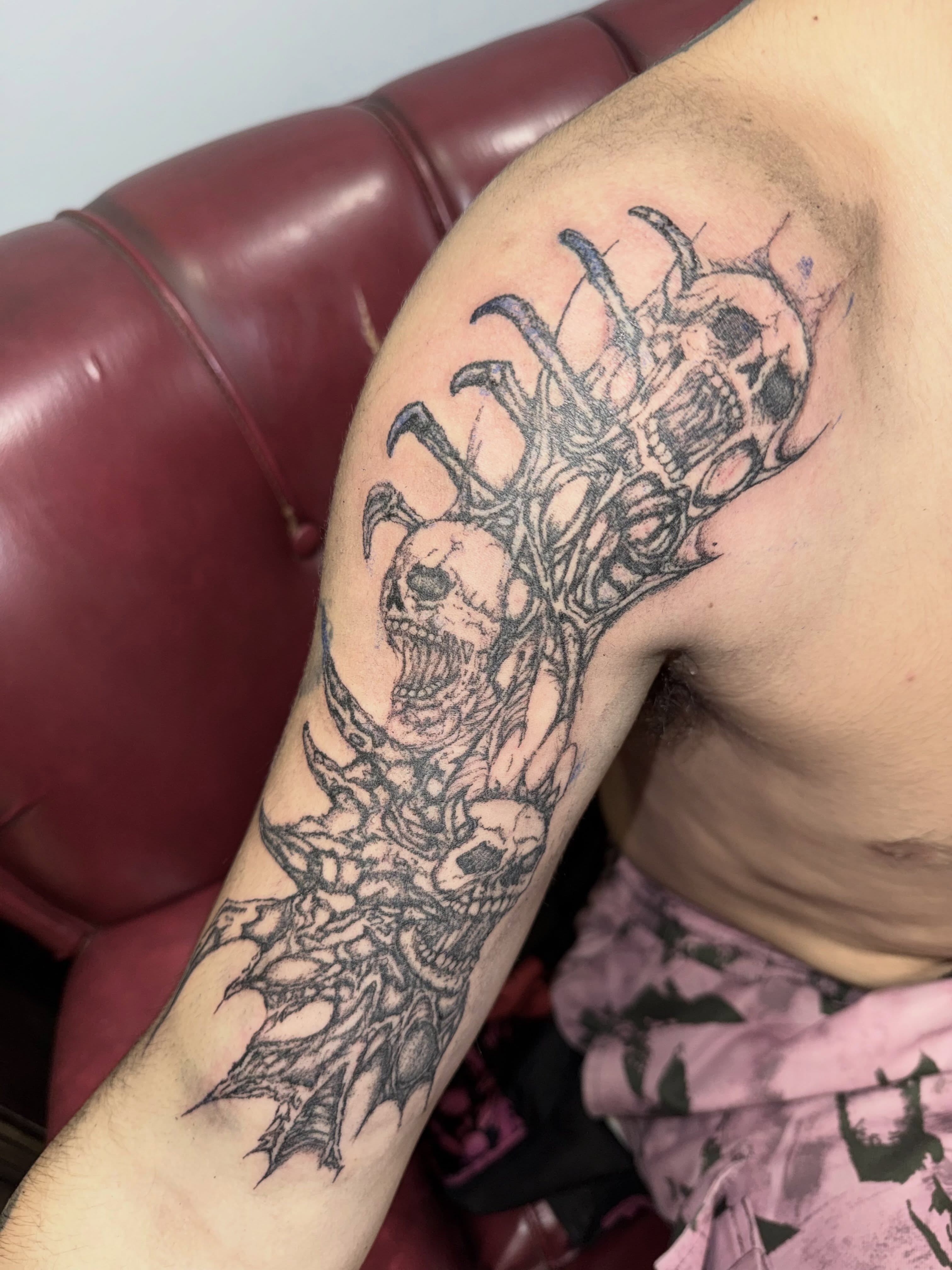 Tattoo by @sangresuciia — black_and_grey