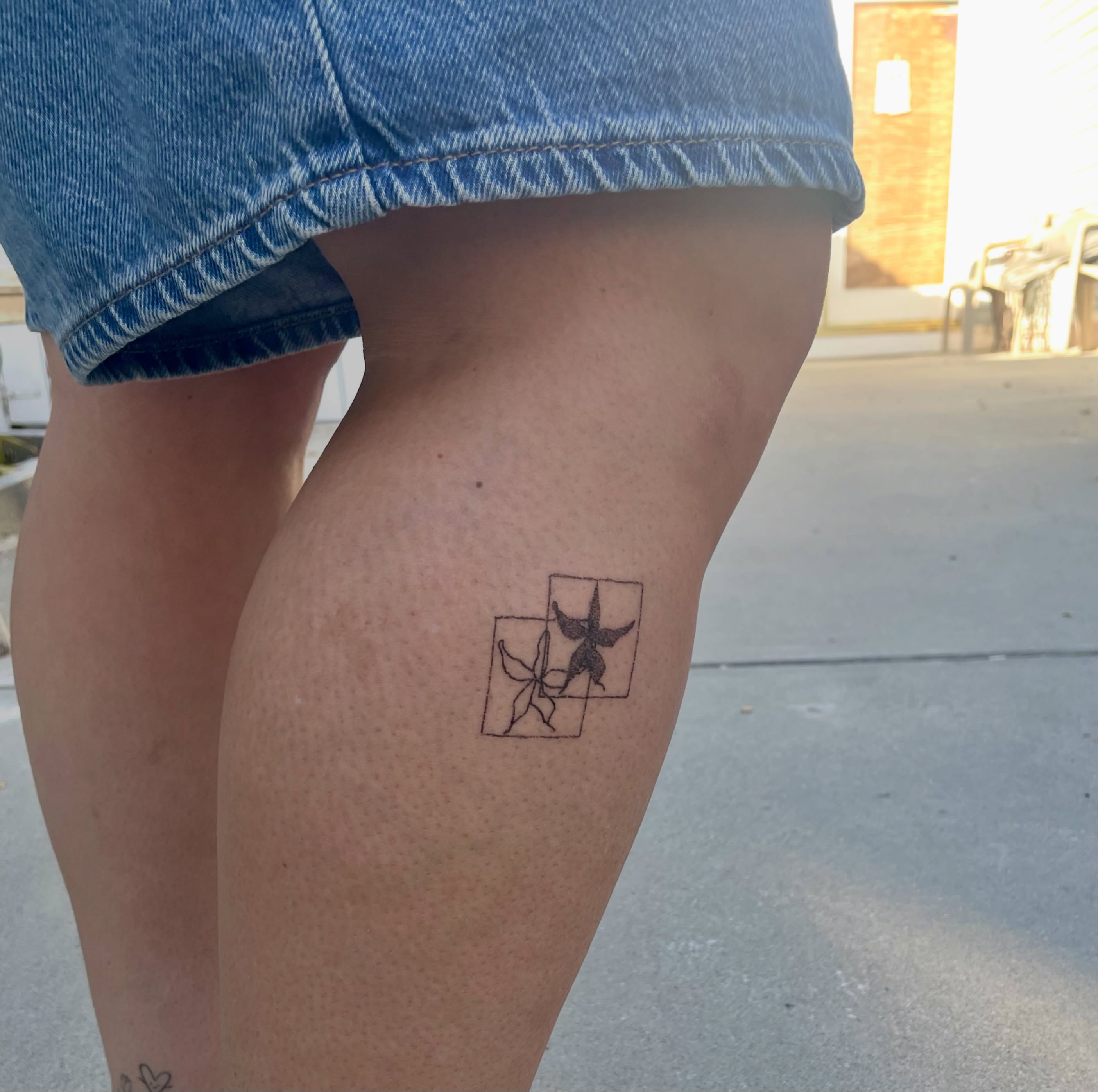 Starfish geometric tattoo on the thigh by Alyssa
