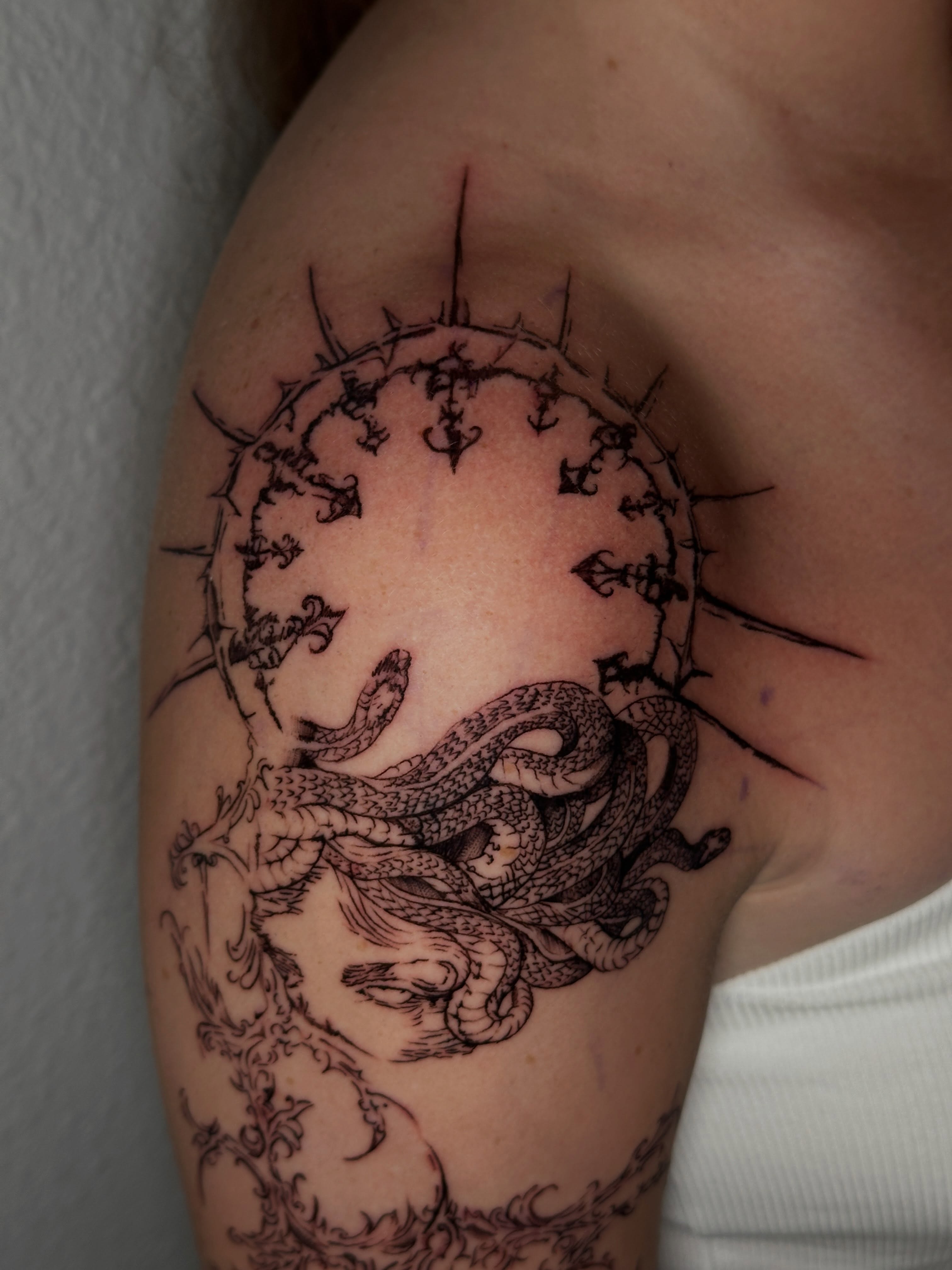 Tattoo by @vileinkzz โ black_and_grey