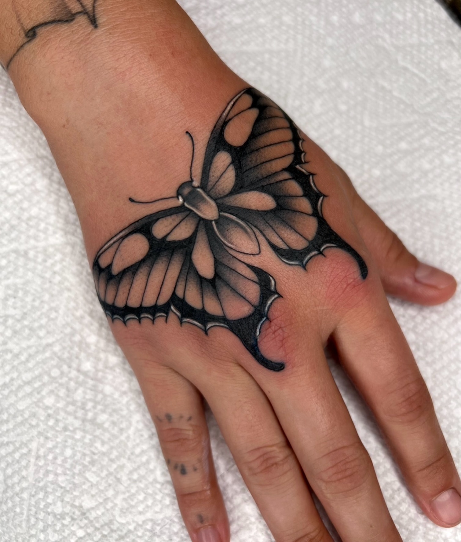 Butterfly black and grey tattoo on the hand by 𝔐𝔦𝔠𝔥𝔢𝔩𝔩𝔢 ℭ𝔥𝔞𝔪𝔢𝔯𝔩𝔦𝔨