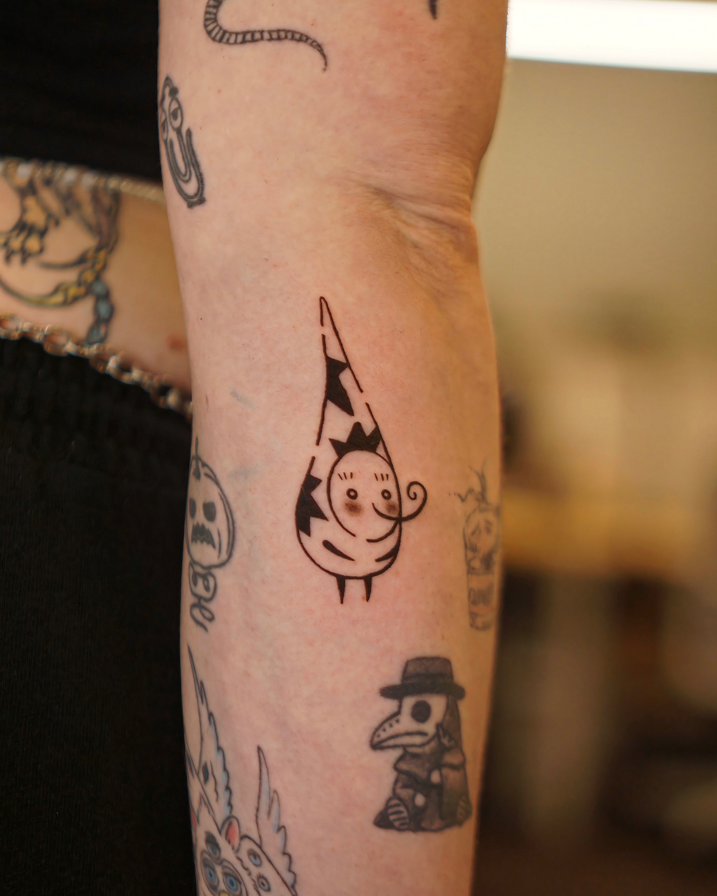 Tattoo by @mil_ink_ — minimalist, dotwork