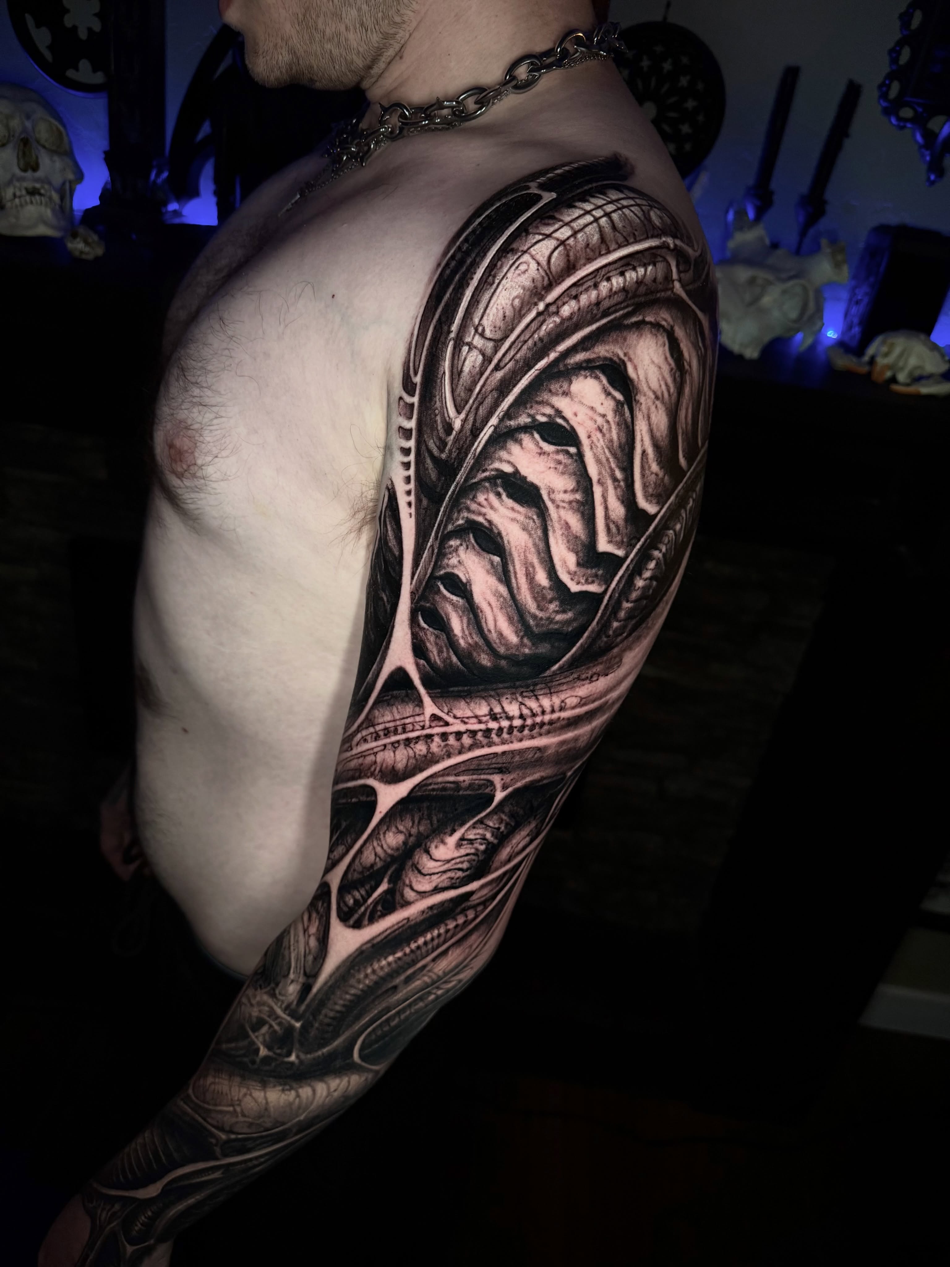 Biomechanical design geometric tattoo on the upper arm by Jeremiah Barba