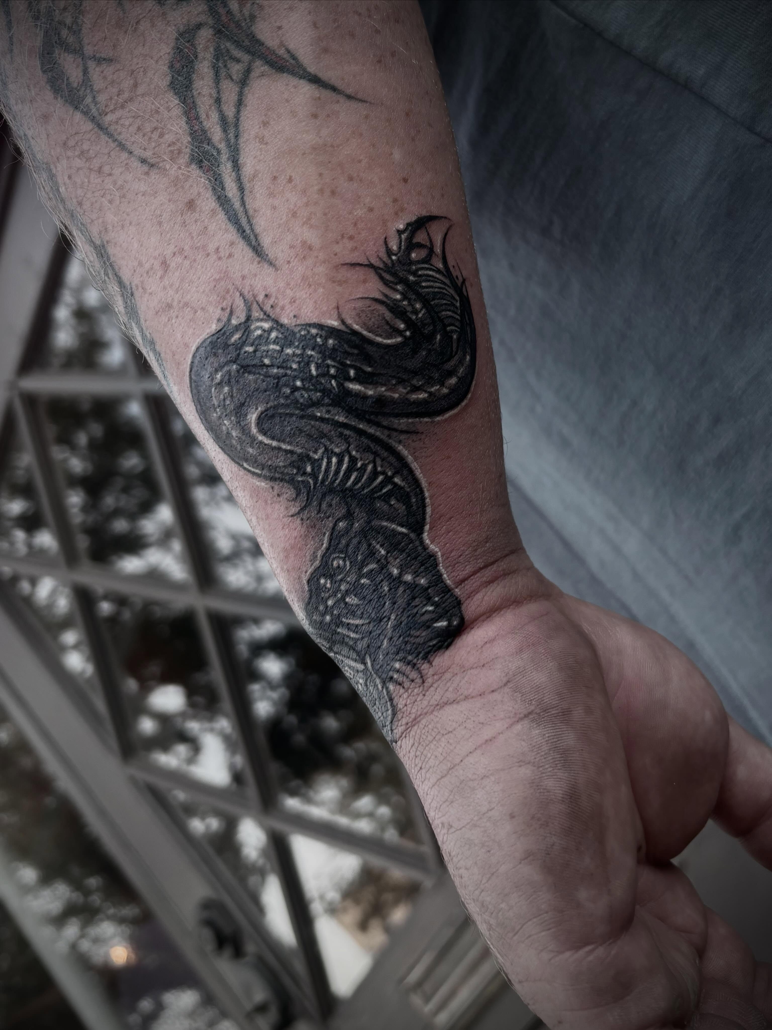 Serpent realism tattoo on the forearm by ๐ท๐๐๐๐
