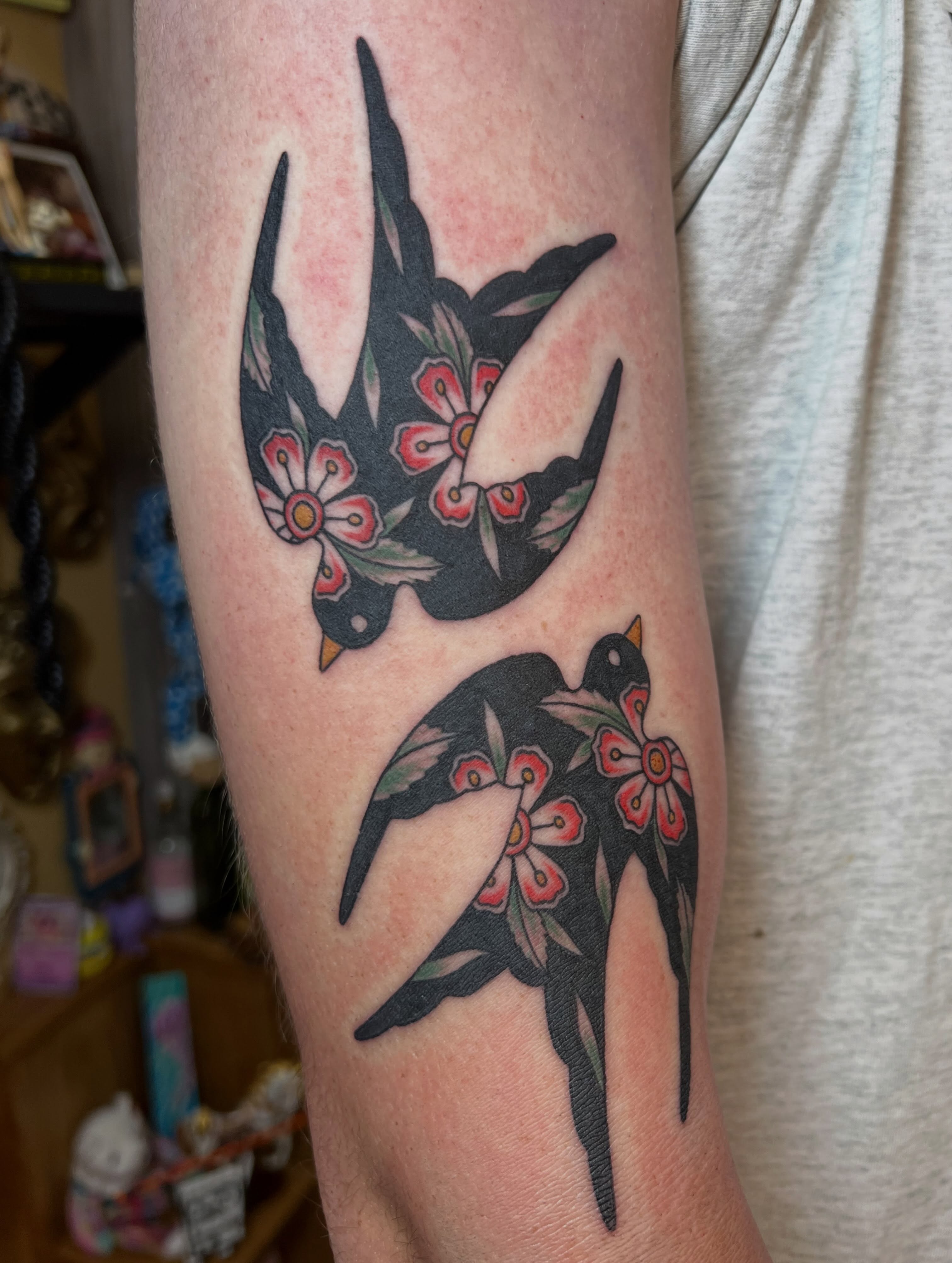 Tattoo by @queenetattoos — american_traditional