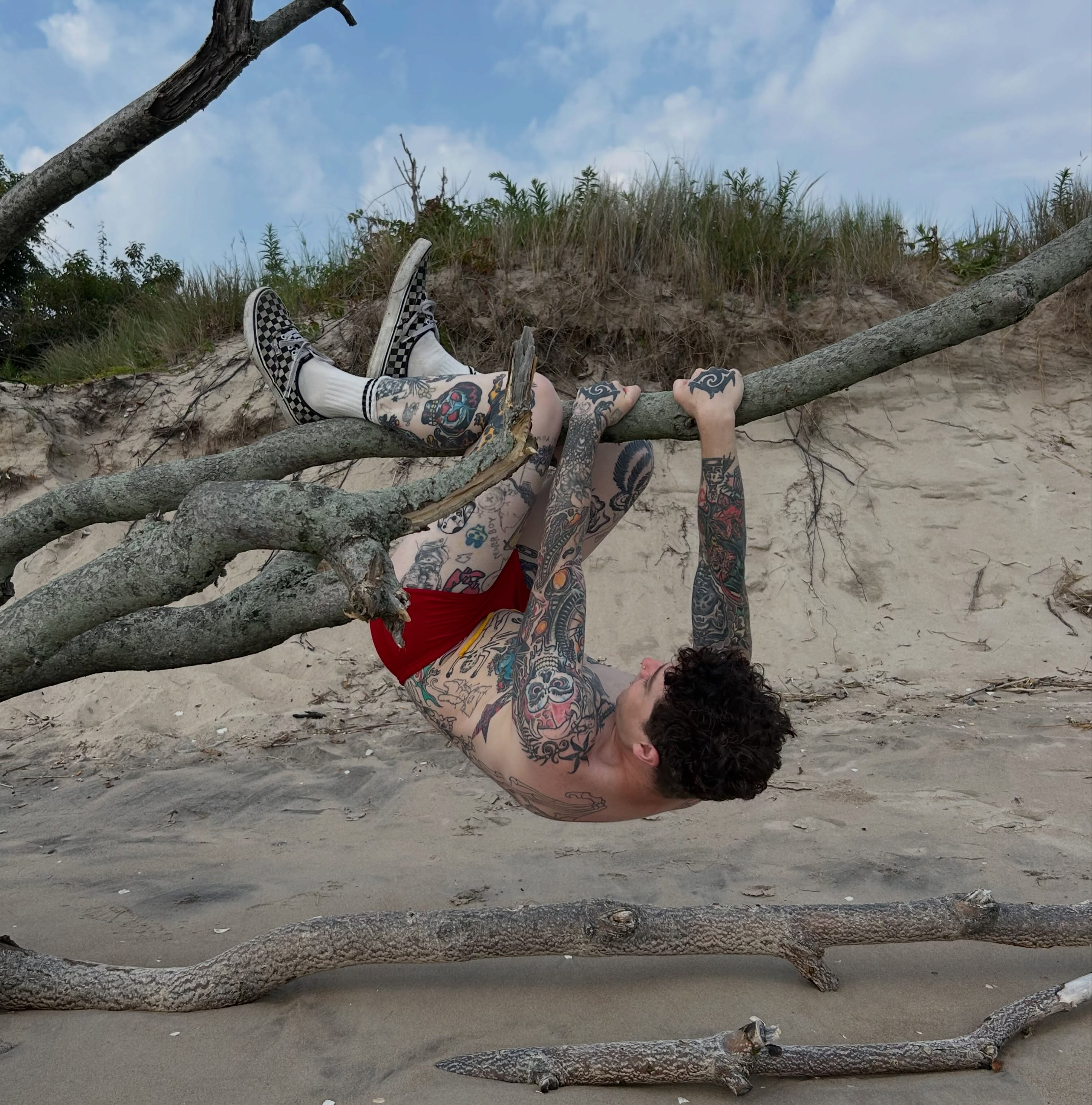 Tattooed man hanging upside down American traditional tattoo on the torso by clay🚀