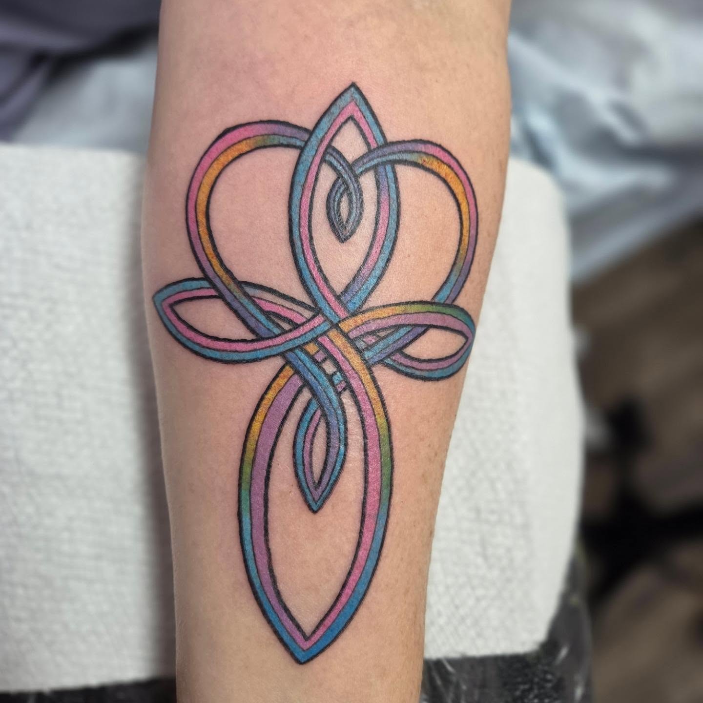 Tattoo by @bodyartbyrhiannah — geometric